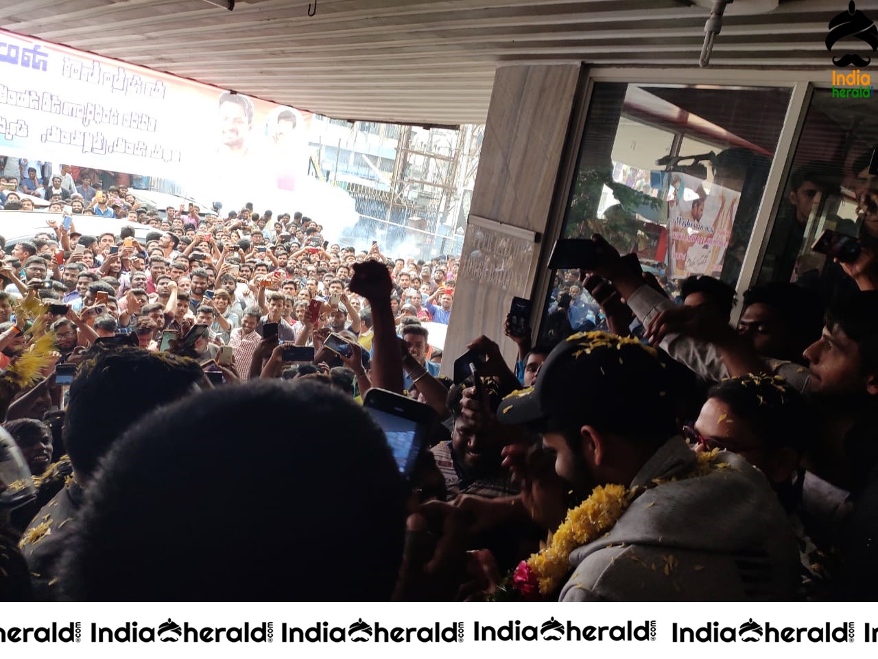 Actor Sai Dharam Tej mobbed by Crowd