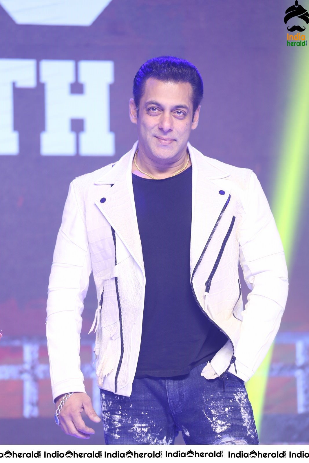 Actor Salman Khan Looking Stylish in these Latest Stills Set 1