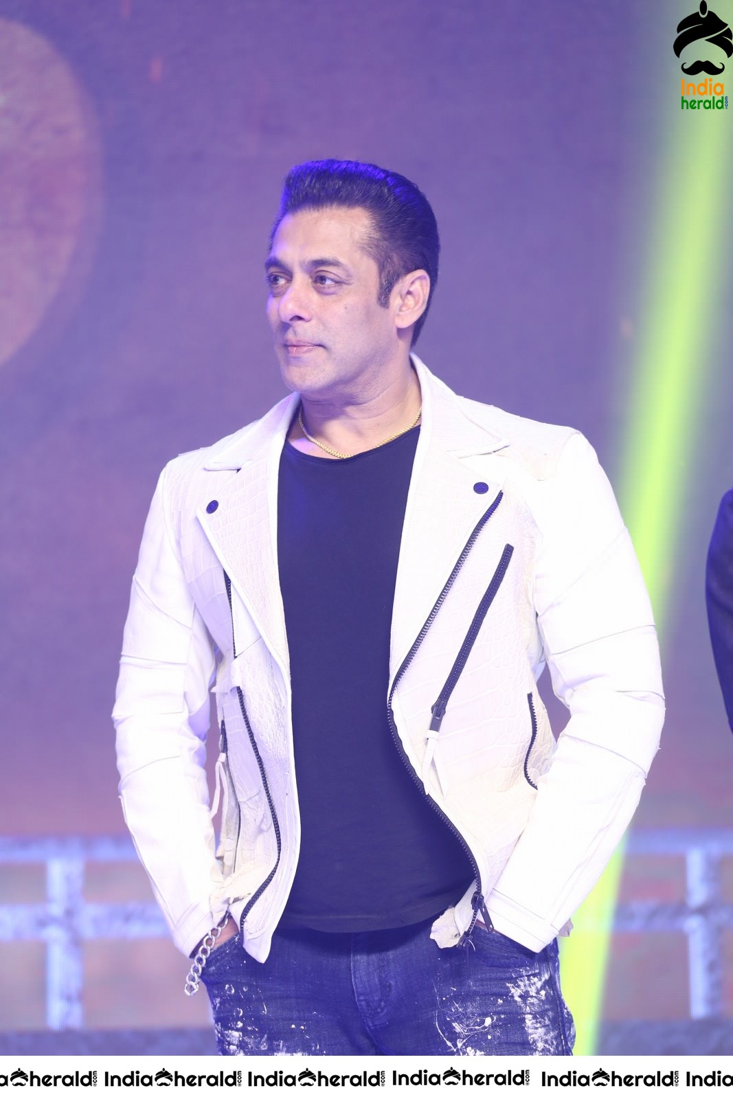 Actor Salman Khan Looking Stylish in these Latest Stills Set 1