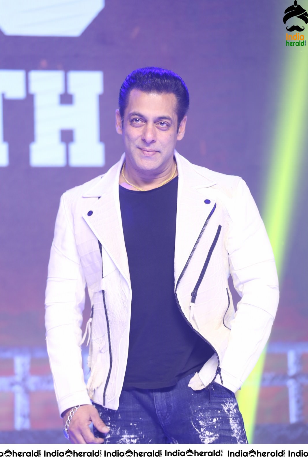 Actor Salman Khan Looking Stylish in these Latest Stills Set 1