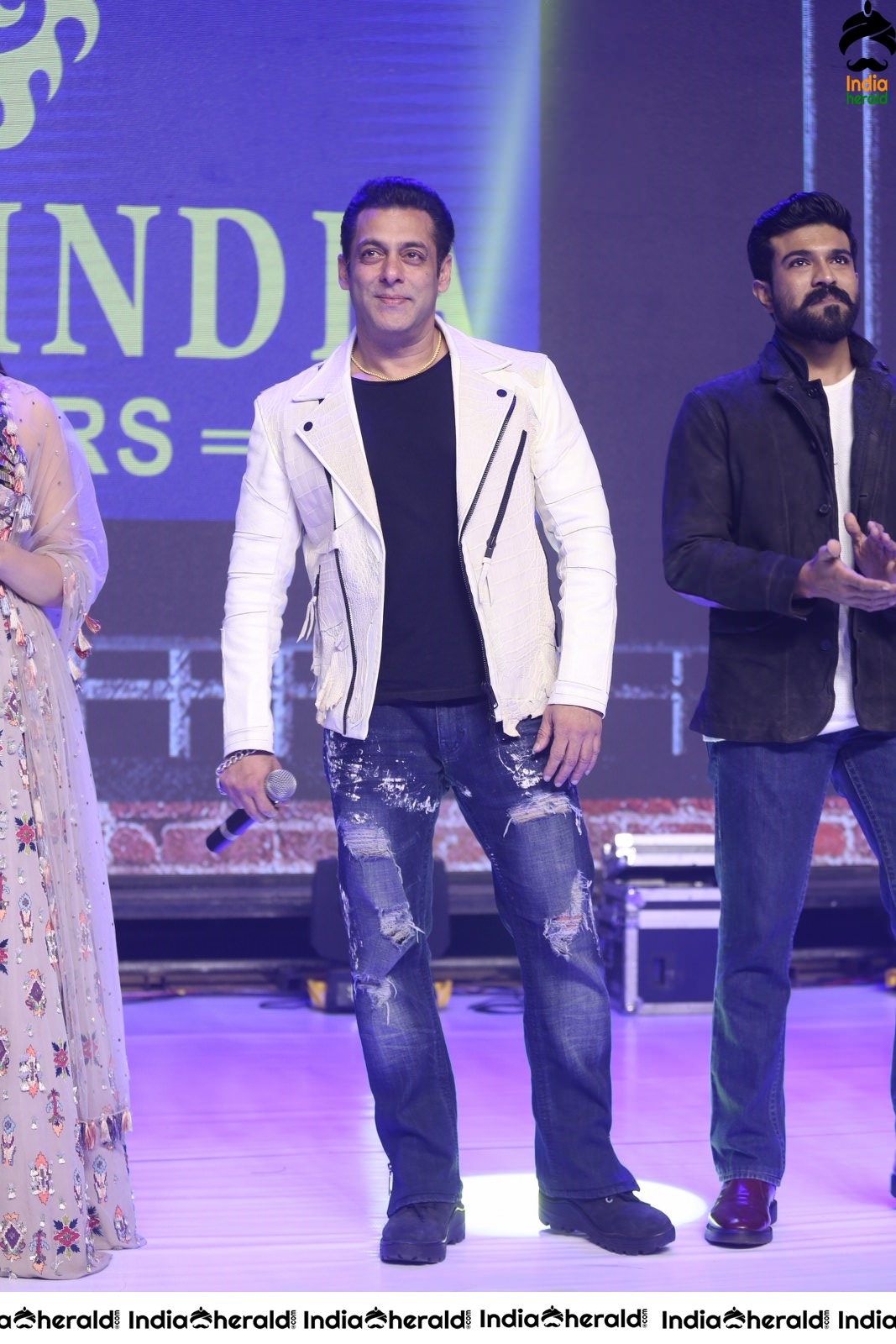 Actor Salman Khan Powerful Speech On the Stage Set 1