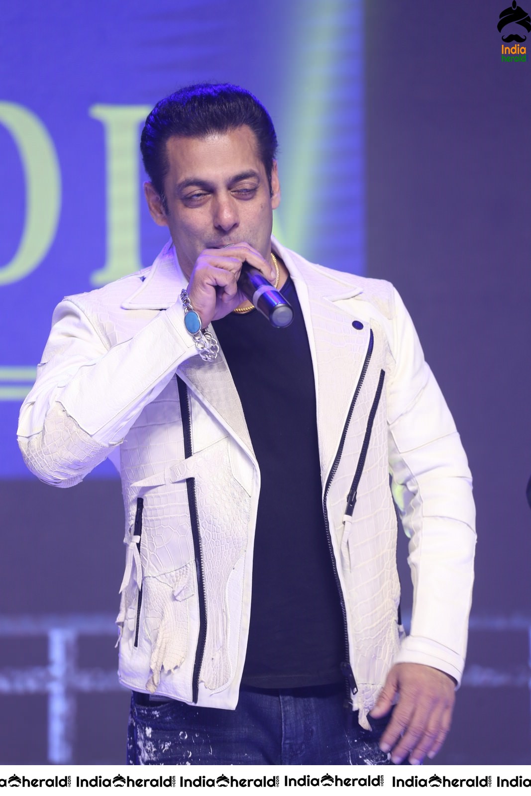 Actor Salman Khan Powerful Speech On the Stage Set 1