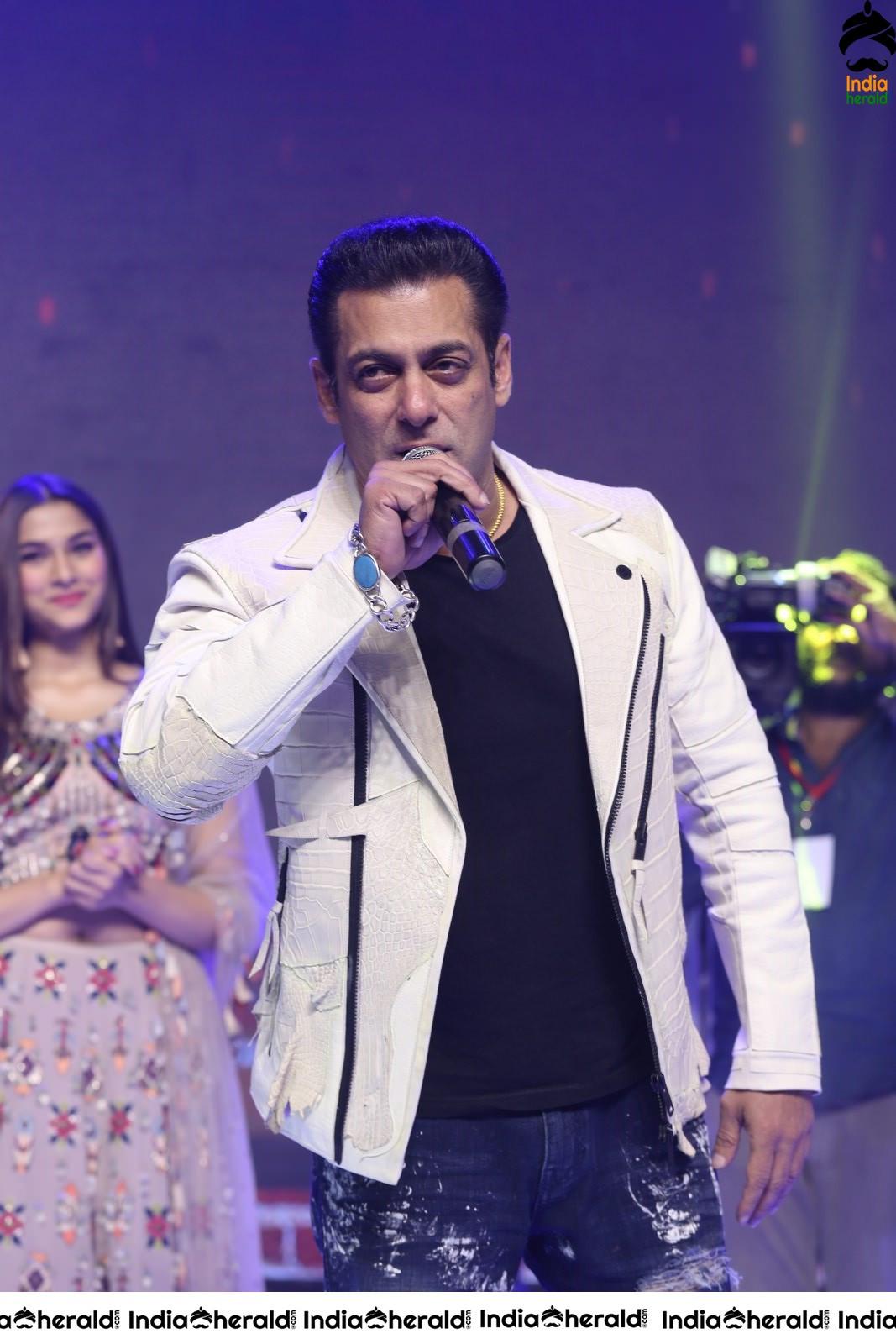 Actor Salman Khan Powerful Speech On the Stage Set 2