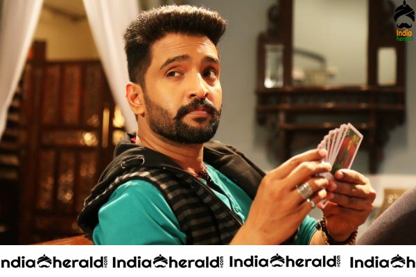 Actor Santhanam Photos from Dhilluku Dhuddu