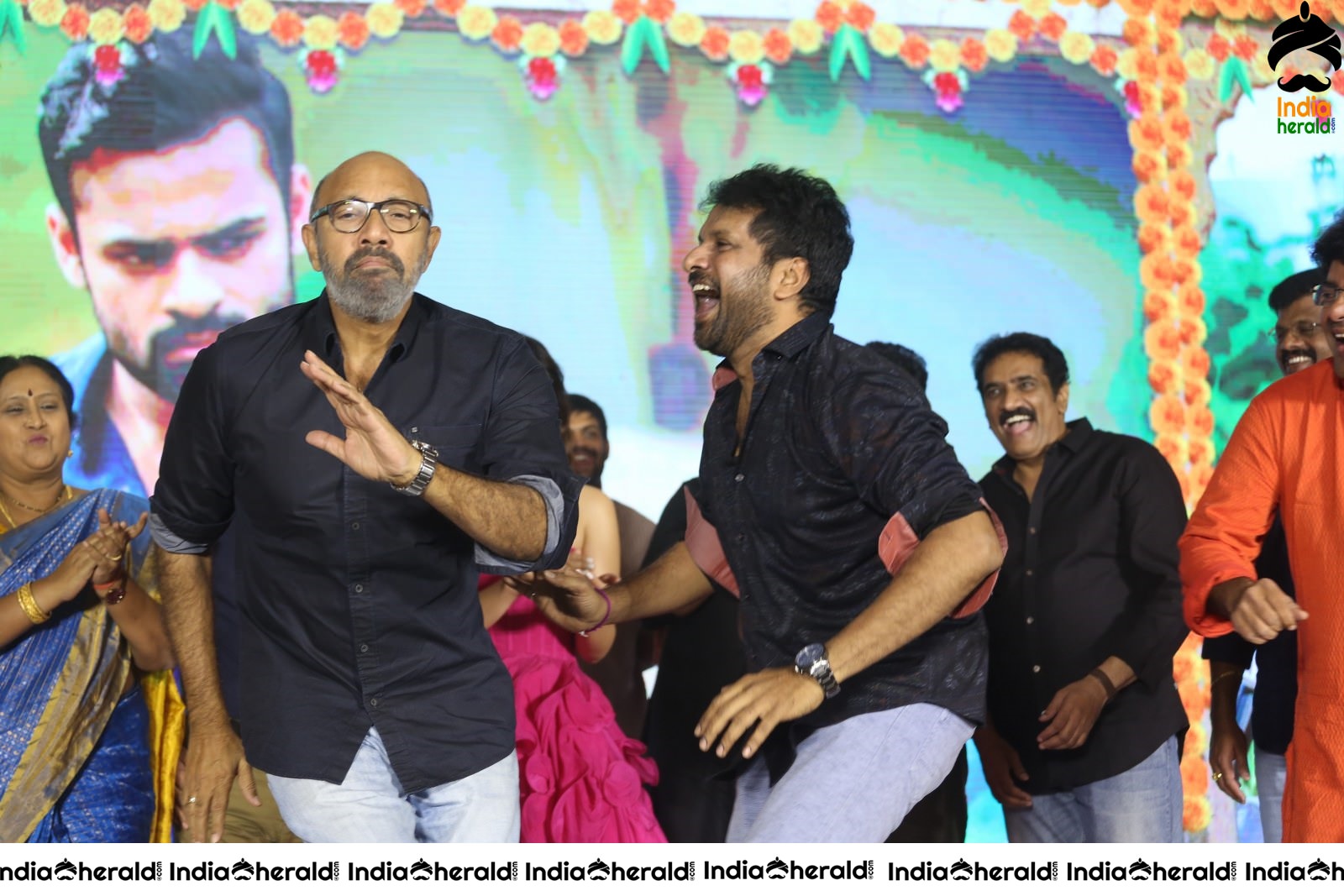 Actor Sathyaraj Dancing along with Raashi Khanna and Hari Teja On the Stage Set 2