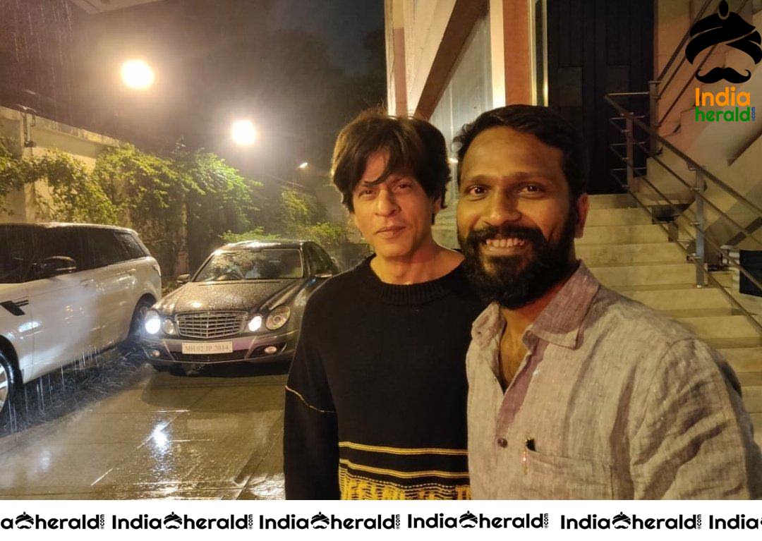 Actor Shah Rukh Khan met Director Vetri Maaran
