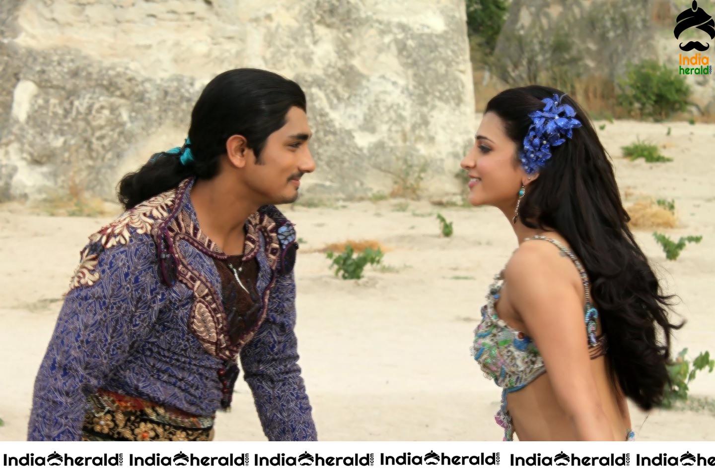 Actor Siddharth Photos with Hot Shruti Haasan and Samantha Set 1