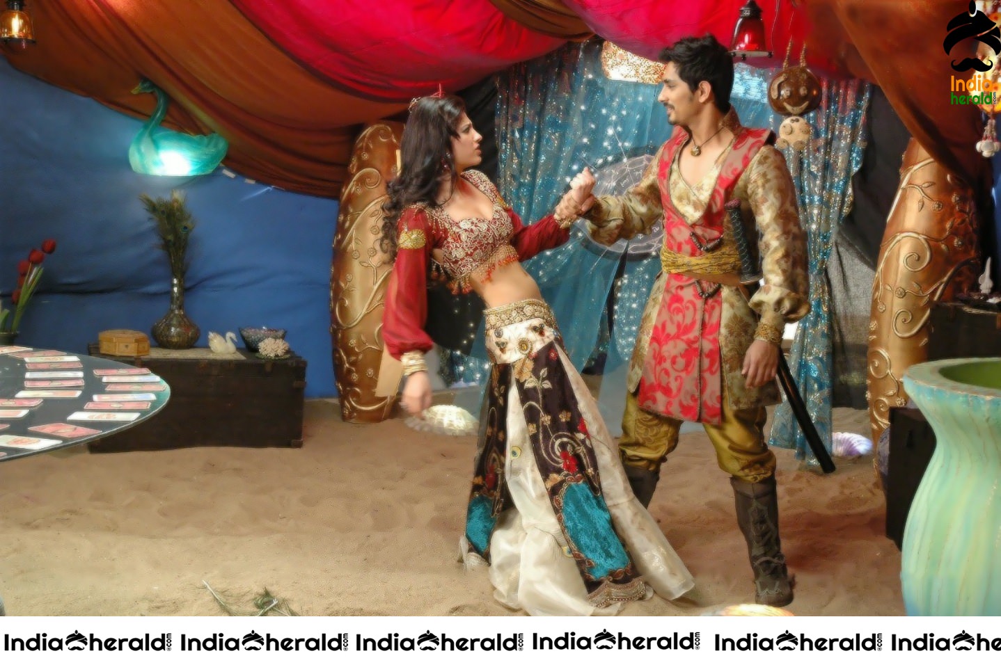 Actor Siddharth Photos with Hot Shruti Haasan and Samantha Set 3