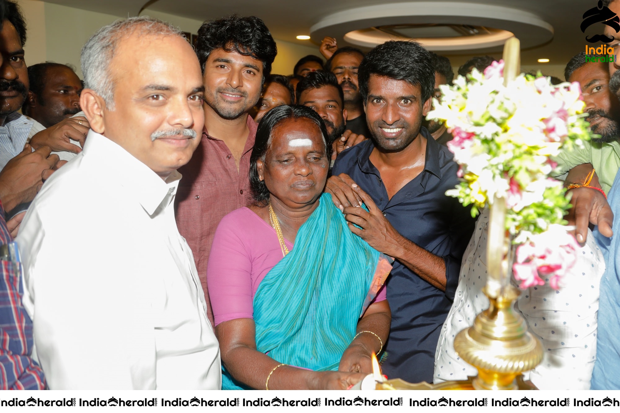 Actor Siva Karthikeyan Opened Comedy Actor Soori Restaurant in Madurai