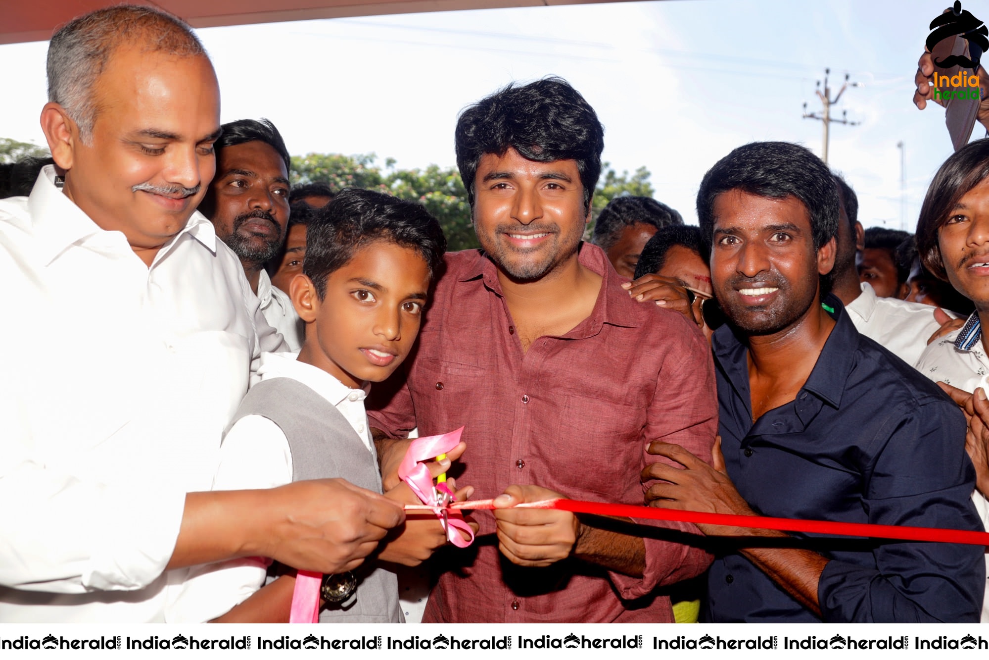 Actor Siva Karthikeyan Opened Comedy Actor Soori Restaurant in Madurai