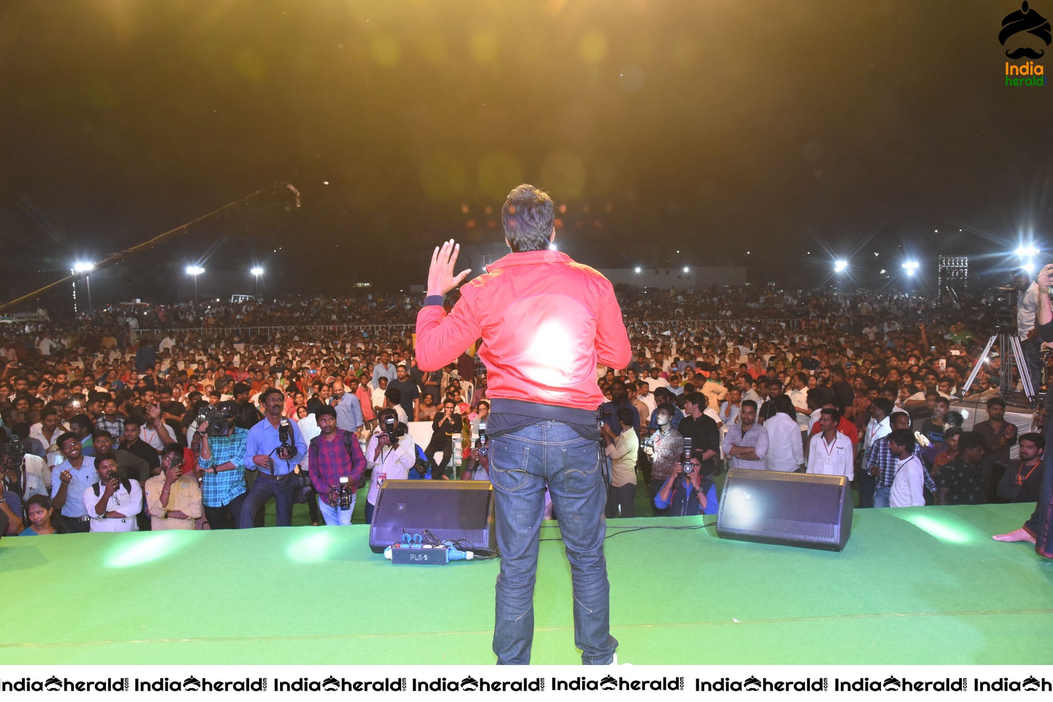 Actor Sundeep Kishan makes a good Pep Talk before a Huge Crowd Set 1