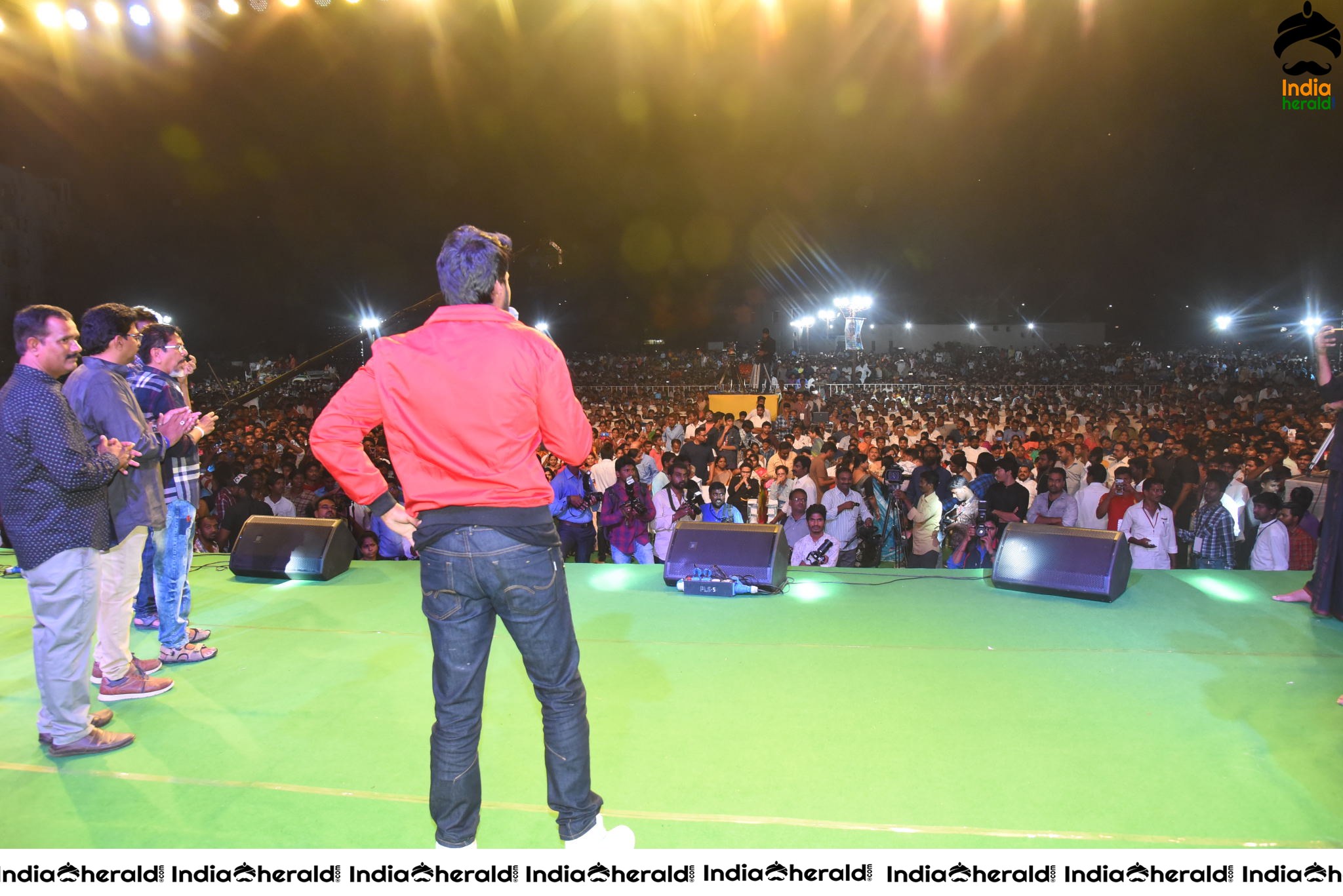 Actor Sundeep Kishan makes a good Pep Talk before a Huge Crowd Set 1