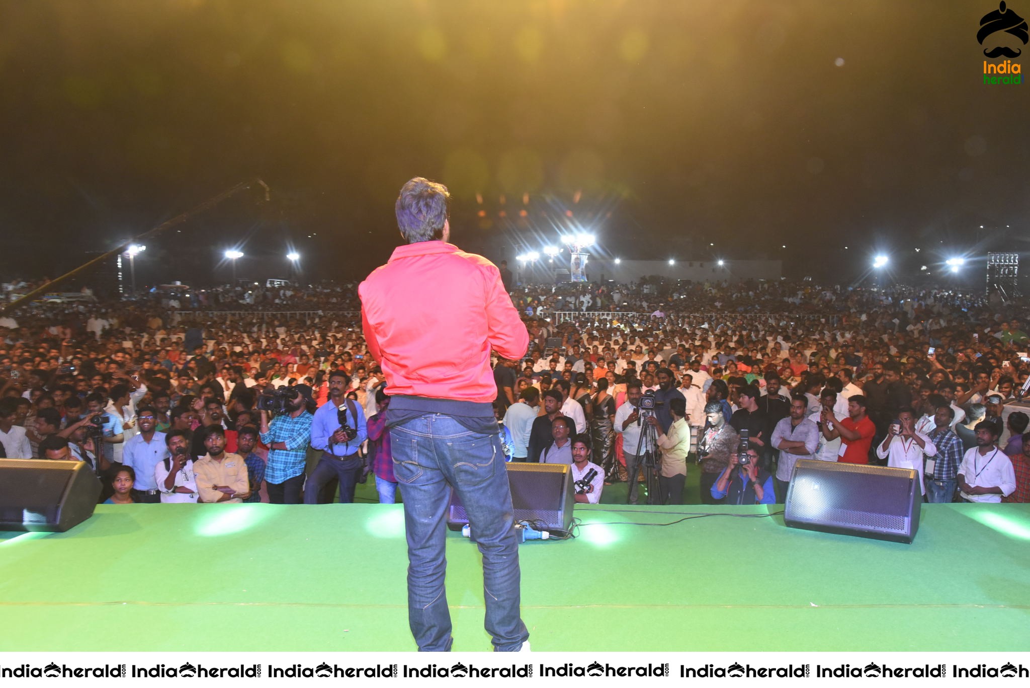 Actor Sundeep Kishan makes a good Pep Talk before a Huge Crowd Set 1