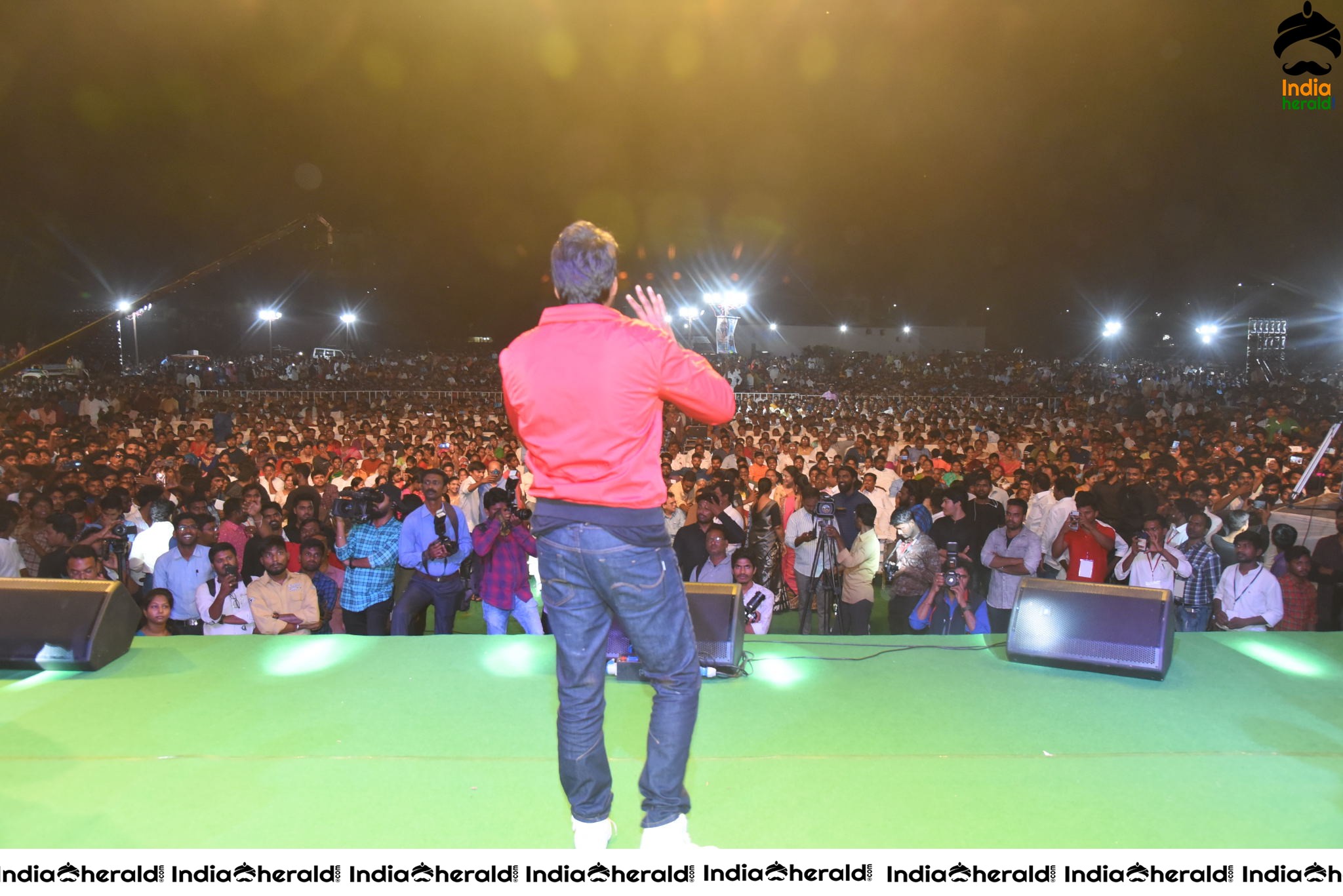 Actor Sundeep Kishan makes a good Pep Talk before a Huge Crowd Set 1