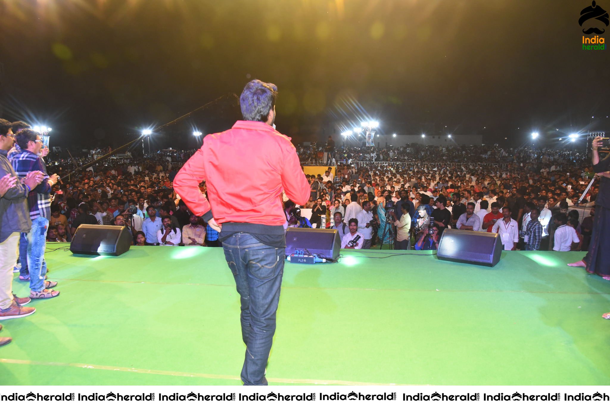 Actor Sundeep Kishan makes a good Pep Talk before a Huge Crowd Set 1