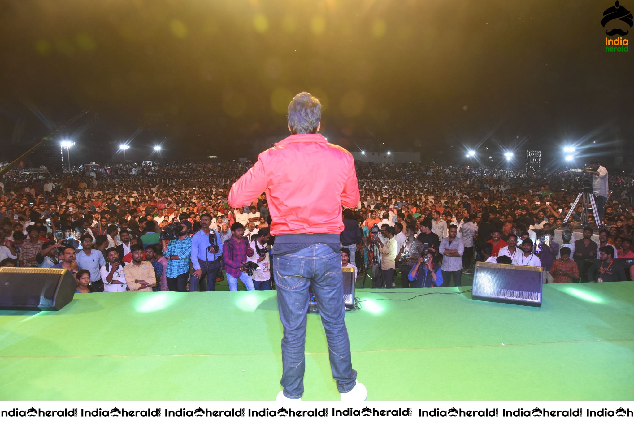 Actor Sundeep Kishan makes a good Pep Talk before a Huge Crowd Set 2