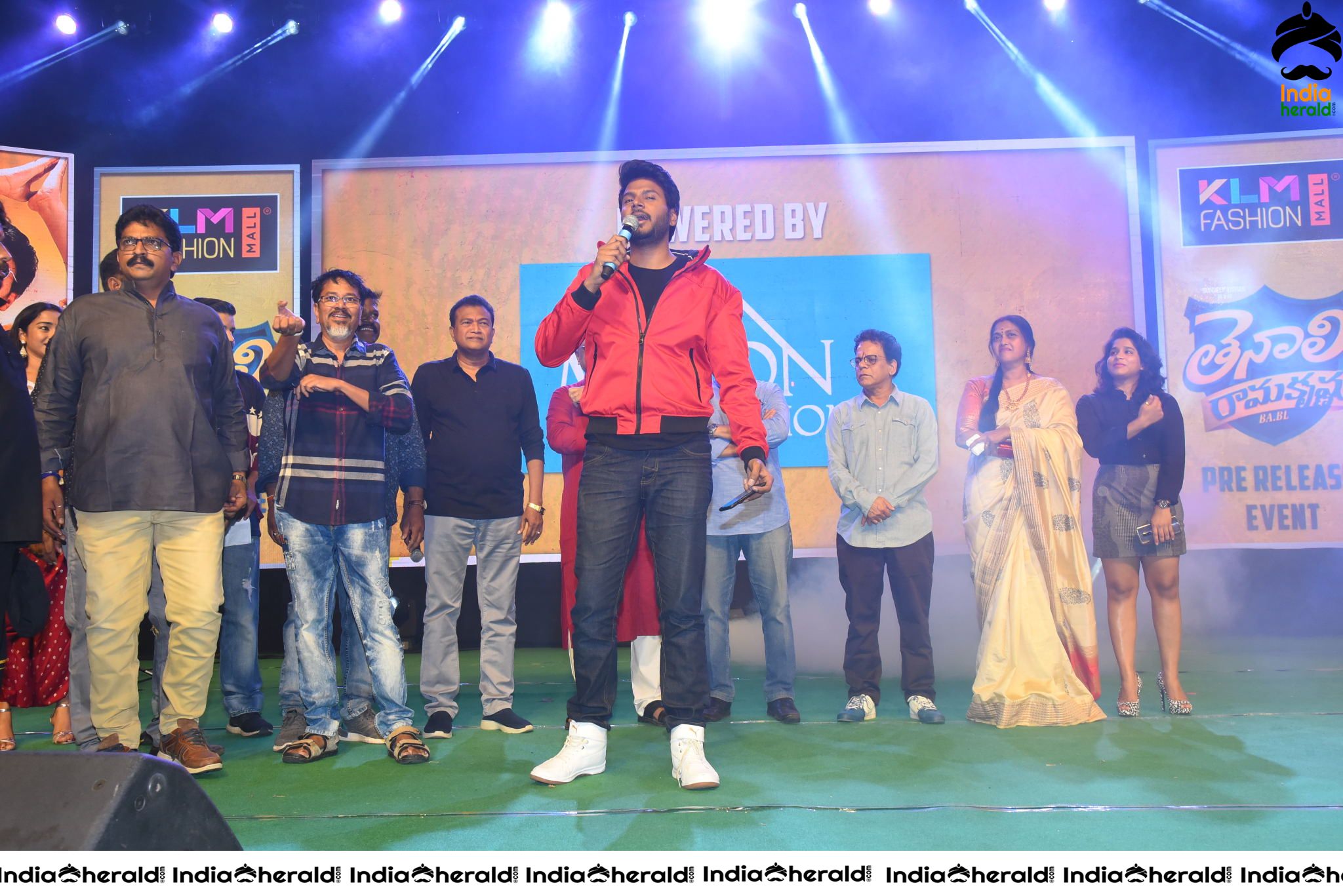 Actor Sundeep Kishan Taking Selfies with the Cast and the Crowd Set 1