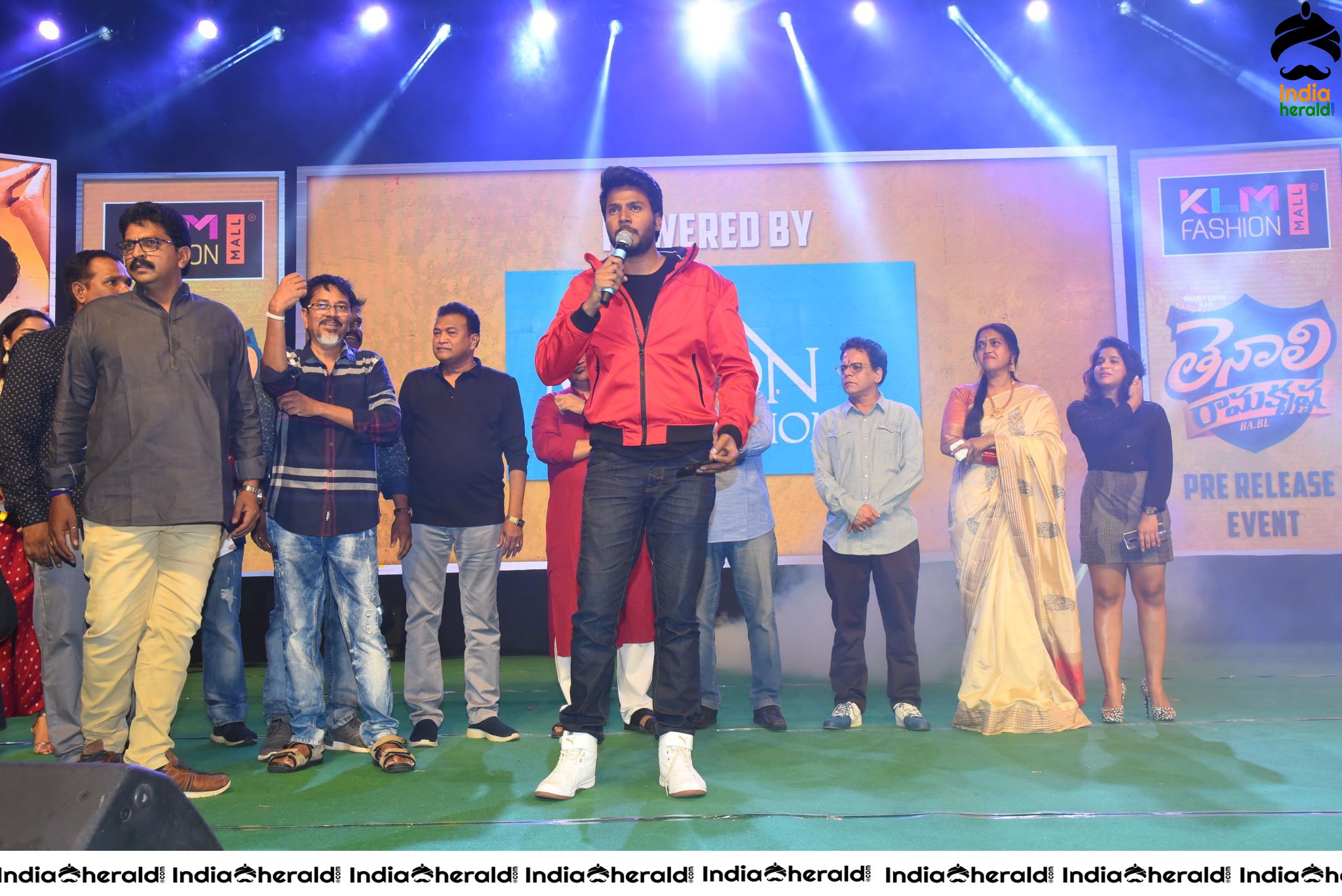 Actor Sundeep Kishan Taking Selfies with the Cast and the Crowd Set 1