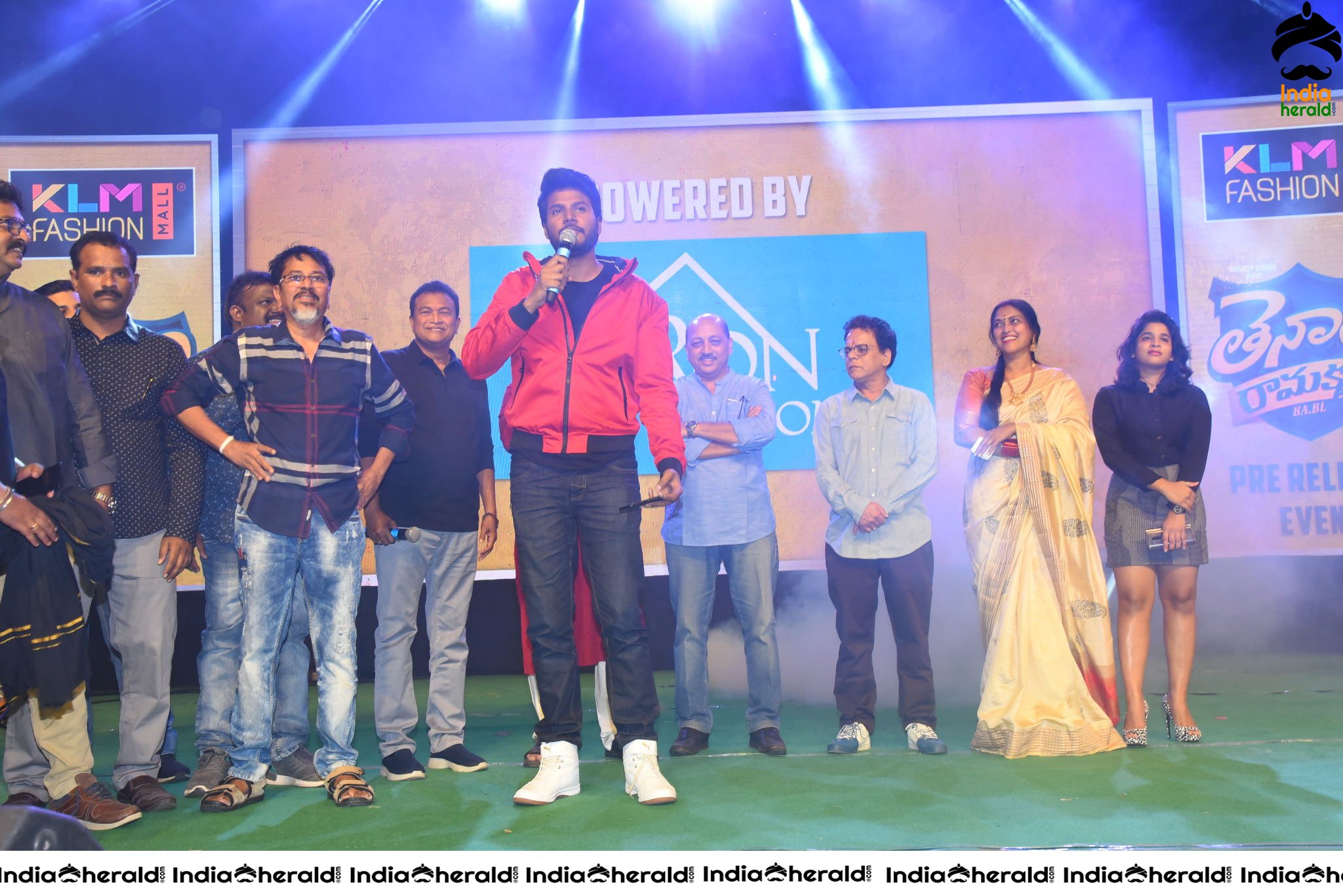 Actor Sundeep Kishan Taking Selfies with the Cast and the Crowd Set 1