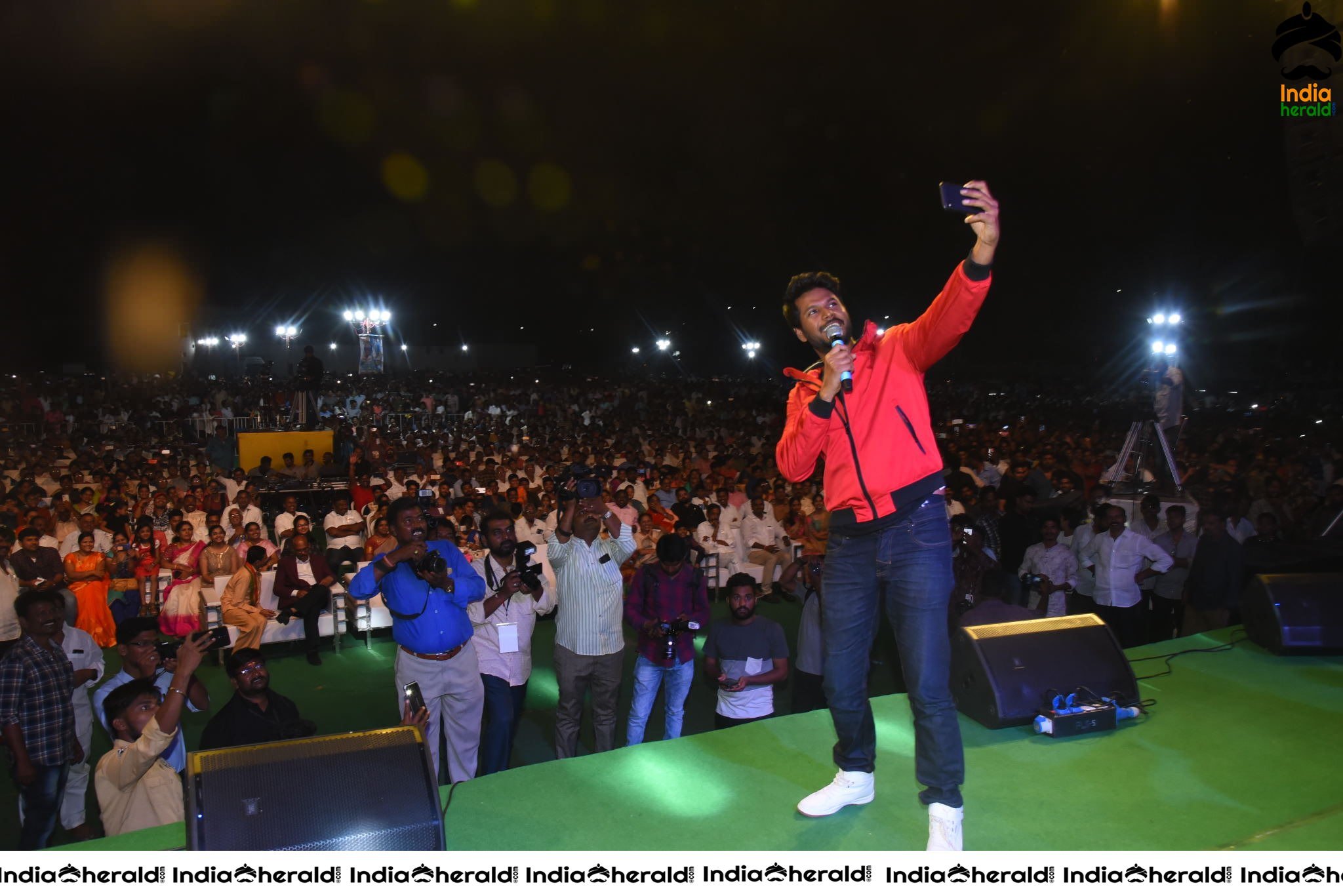 Actor Sundeep Kishan Taking Selfies with the Cast and the Crowd Set 2