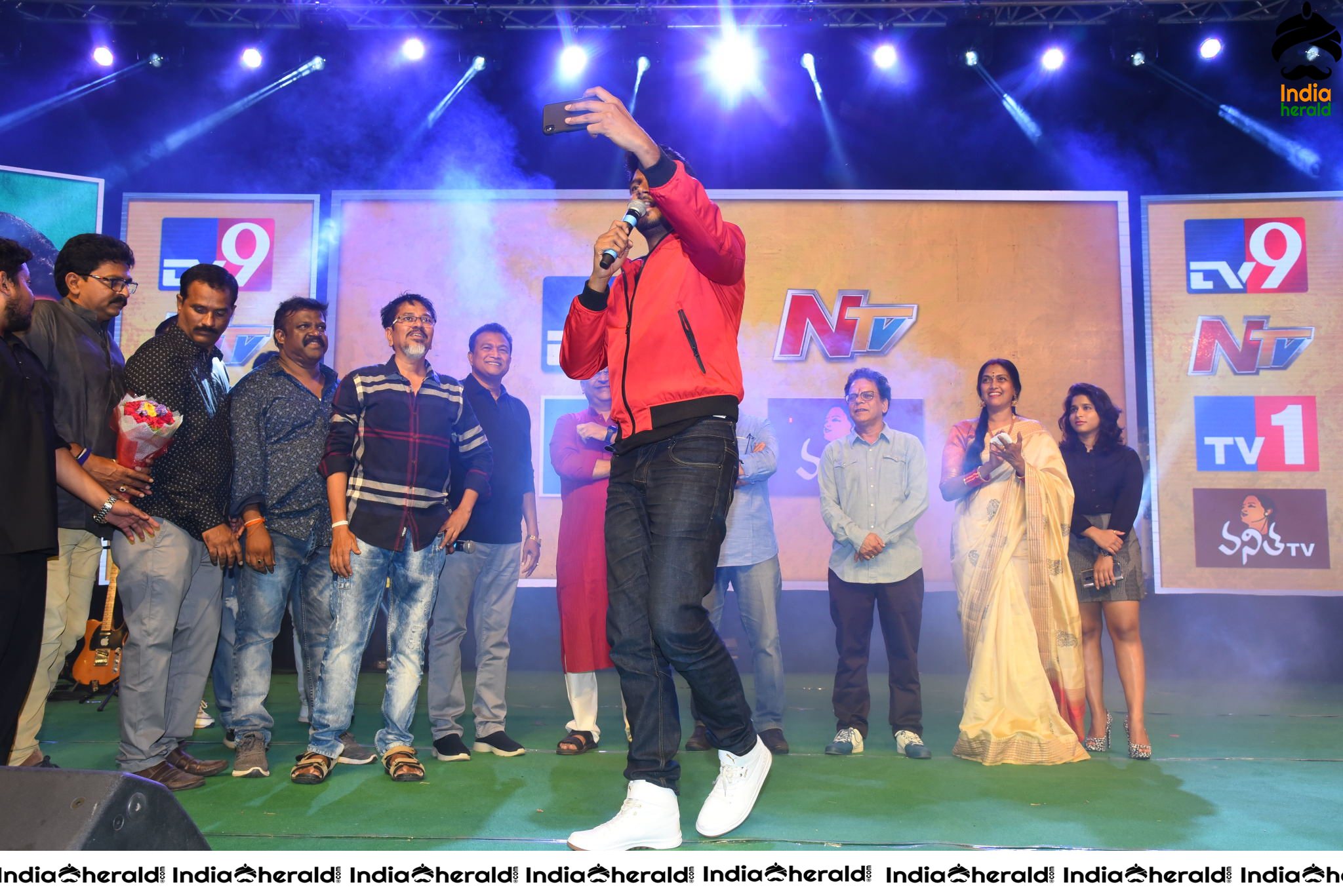 Actor Sundeep Kishan Taking Selfies with the Cast and the Crowd Set 2