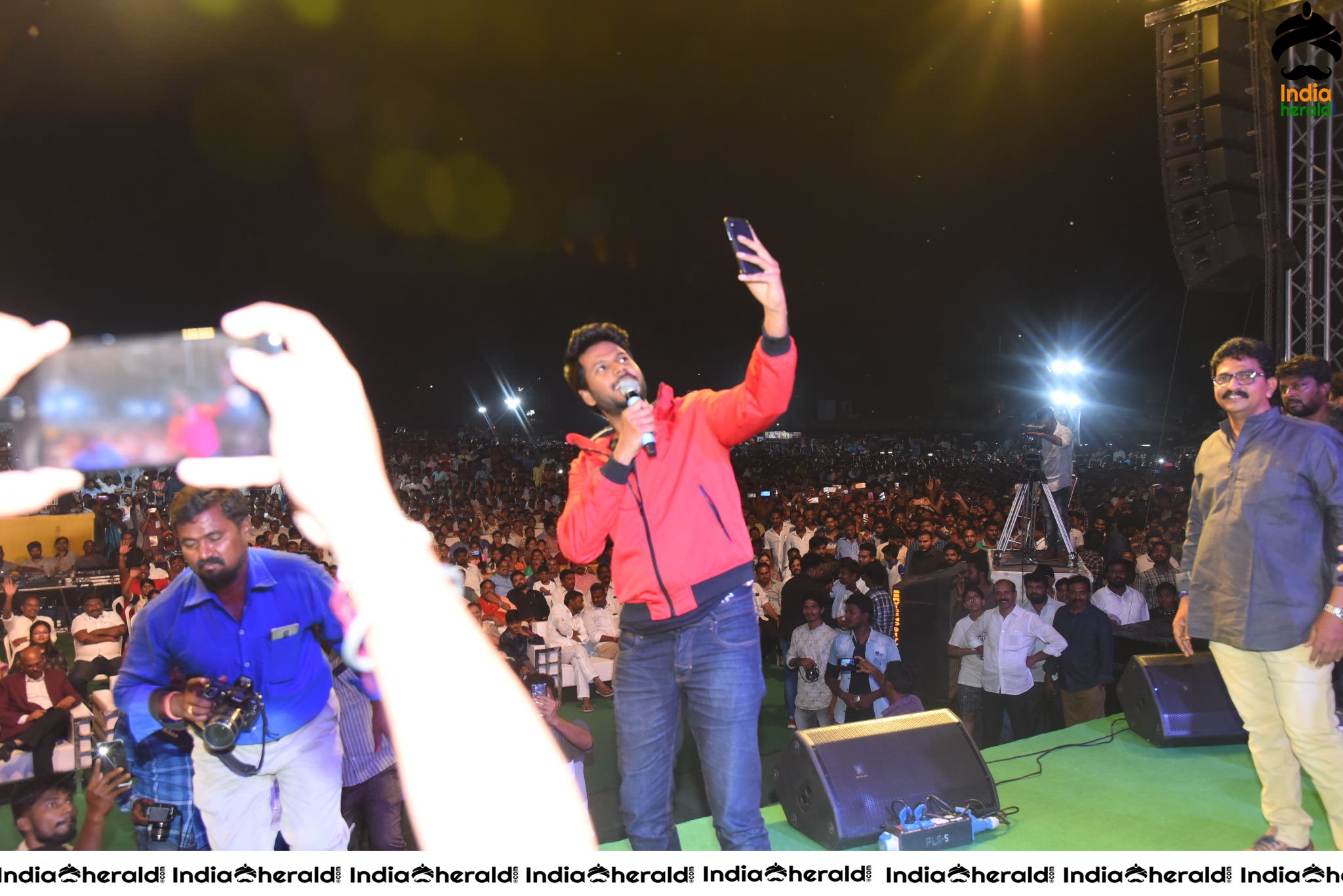 Actor Sundeep Kishan Taking Selfies with the Cast and the Crowd Set 2