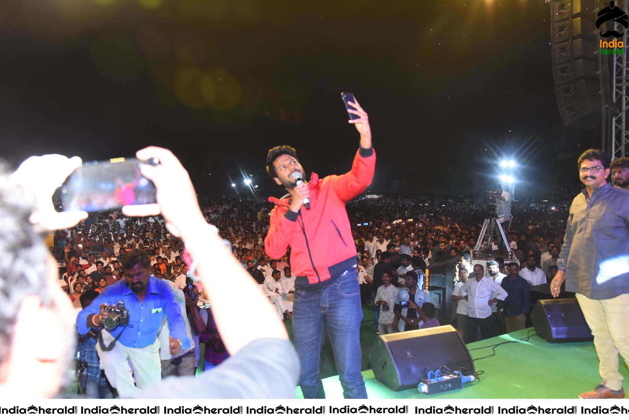 Actor Sundeep Kishan Taking Selfies with the Cast and the Crowd Set 2