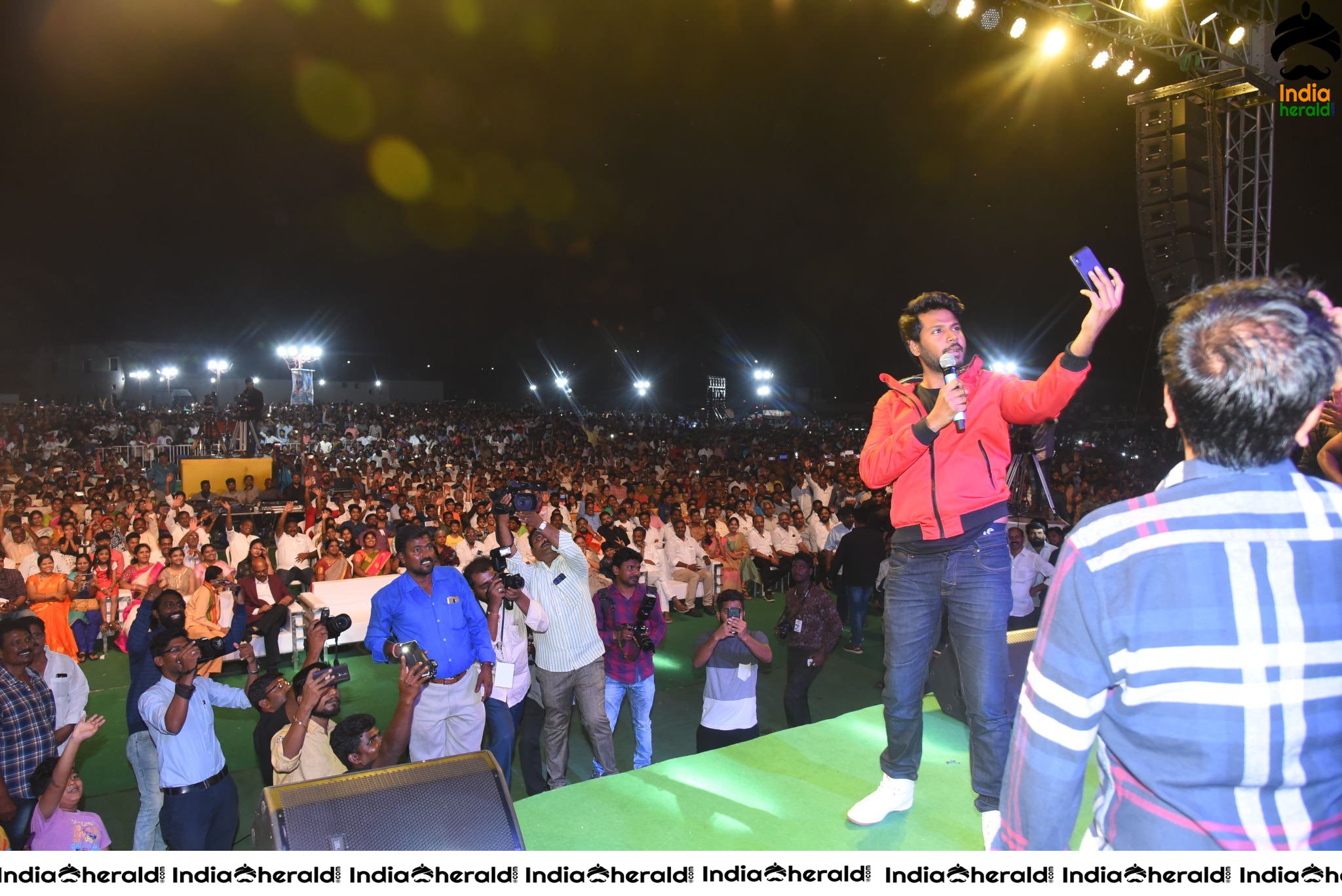 Actor Sundeep Kishan Taking Selfies with the Cast and the Crowd Set 2