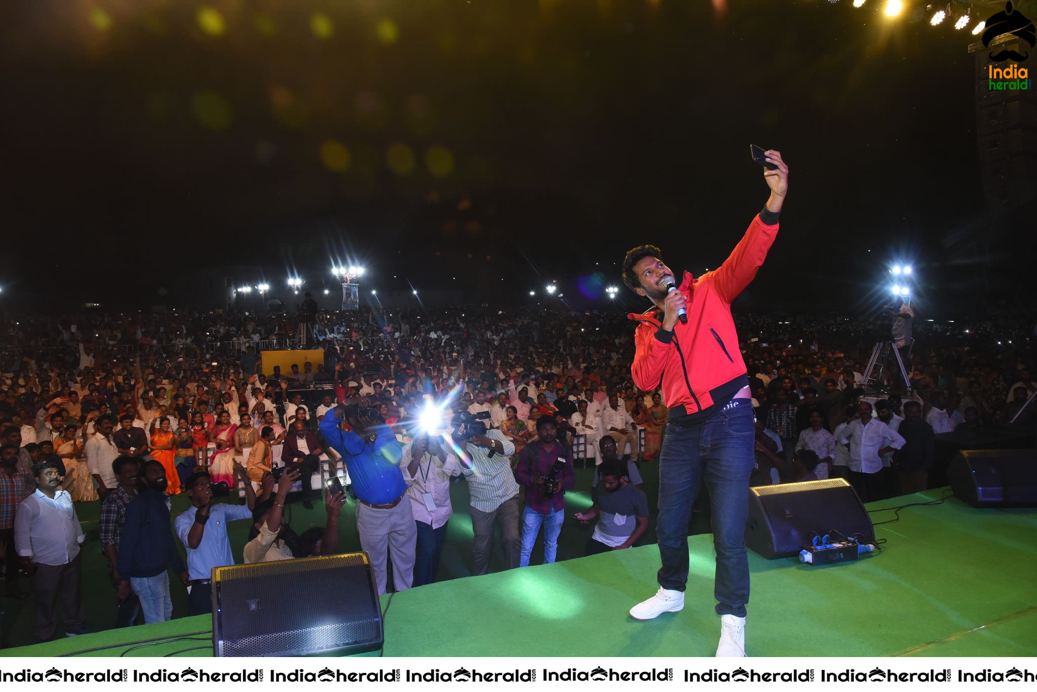 Actor Sundeep Kishan Taking Selfies with the Cast and the Crowd Set 2