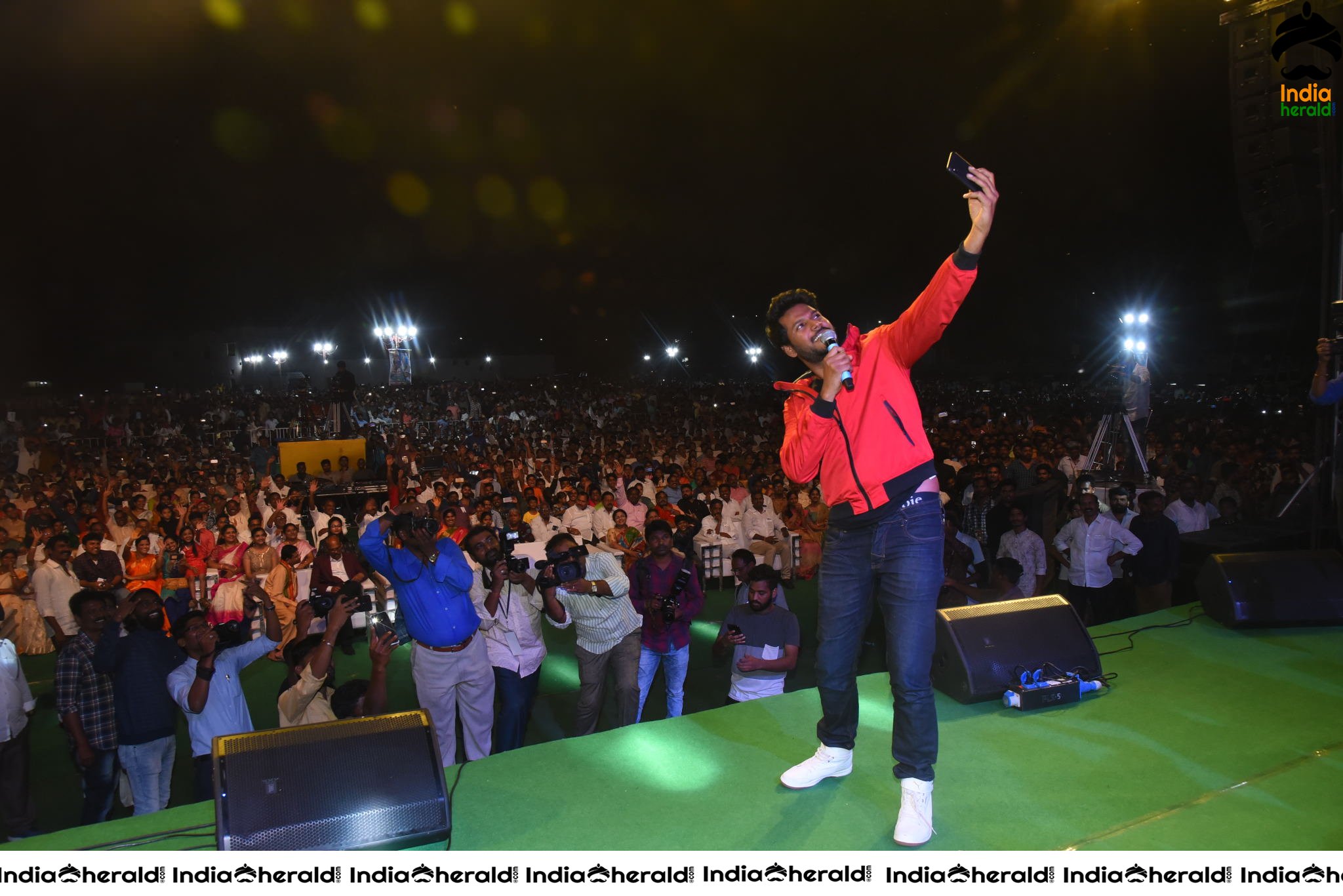 Actor Sundeep Kishan Taking Selfies with the Cast and the Crowd Set 2