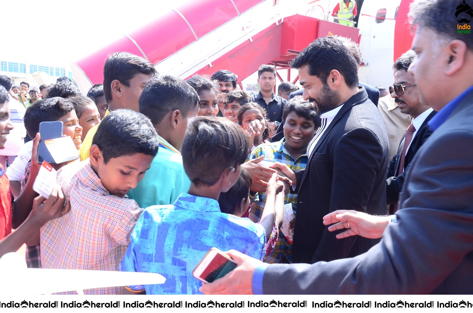 Actor Suriya with his Father Sivakumar takes under privileged Children in Aeroplane for Soorarai Potru Set 1