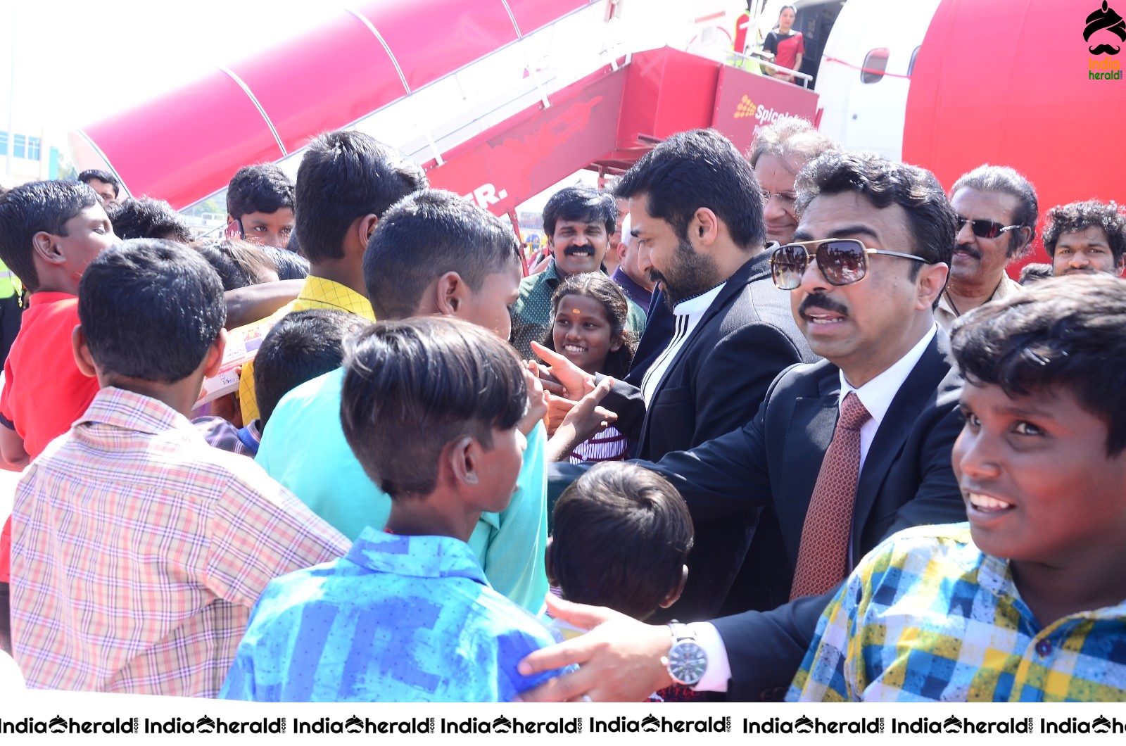 Actor Suriya with his Father Sivakumar takes under privileged Children in Aeroplane for Soorarai Potru Set 1