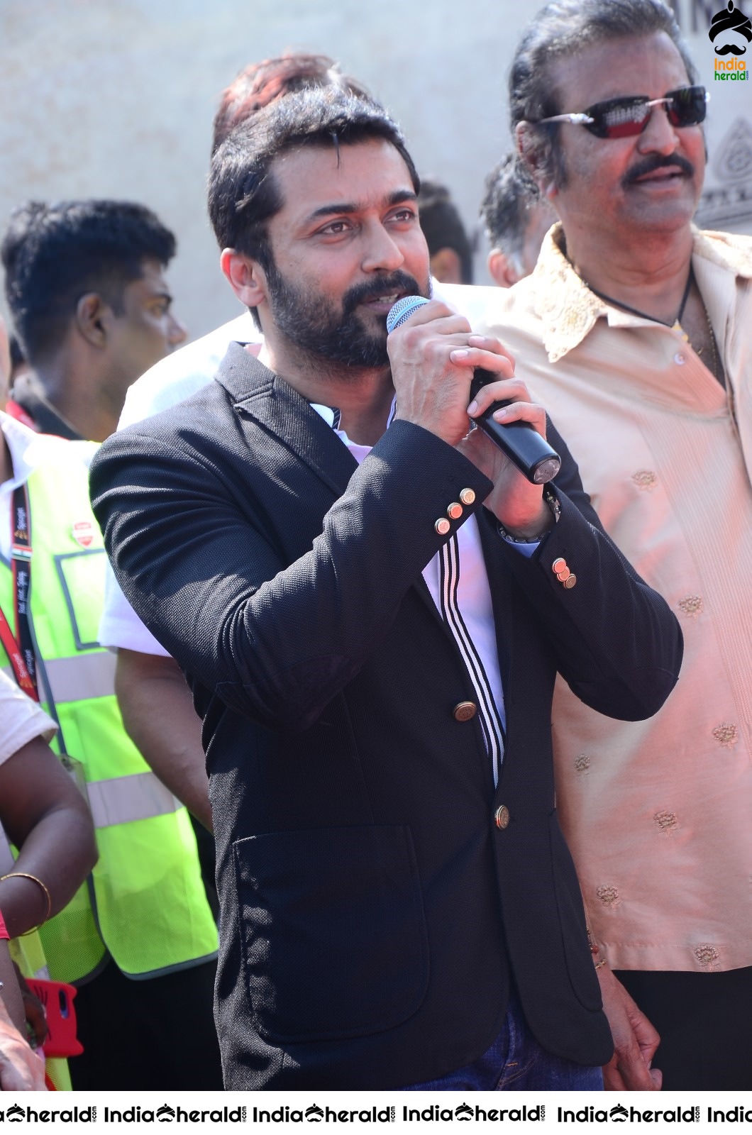 Actor Suriya with his Father Sivakumar takes under privileged Children in Aeroplane for Soorarai Potru Set 2