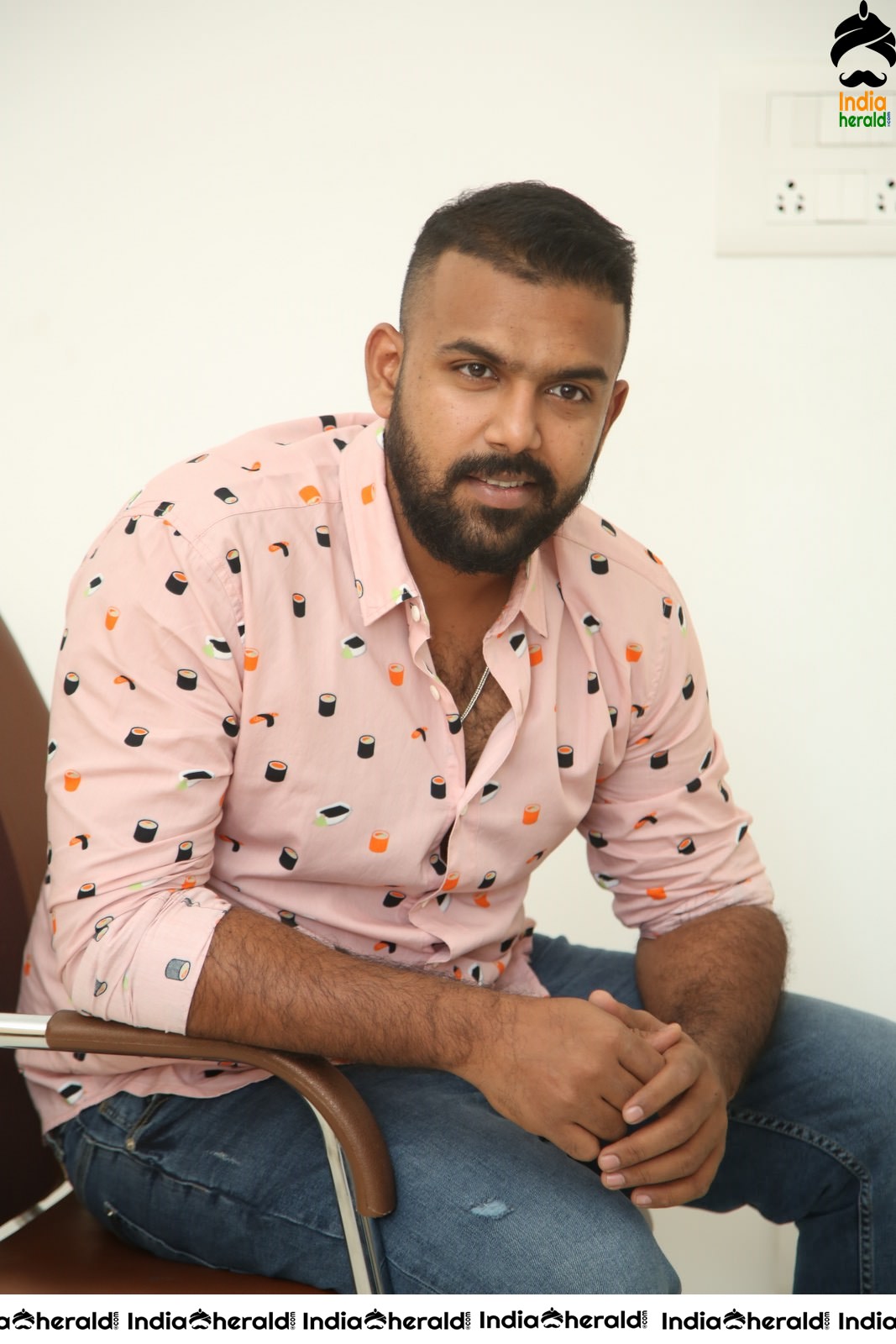 Actor Tharun Bhaskar Press Interview Photos