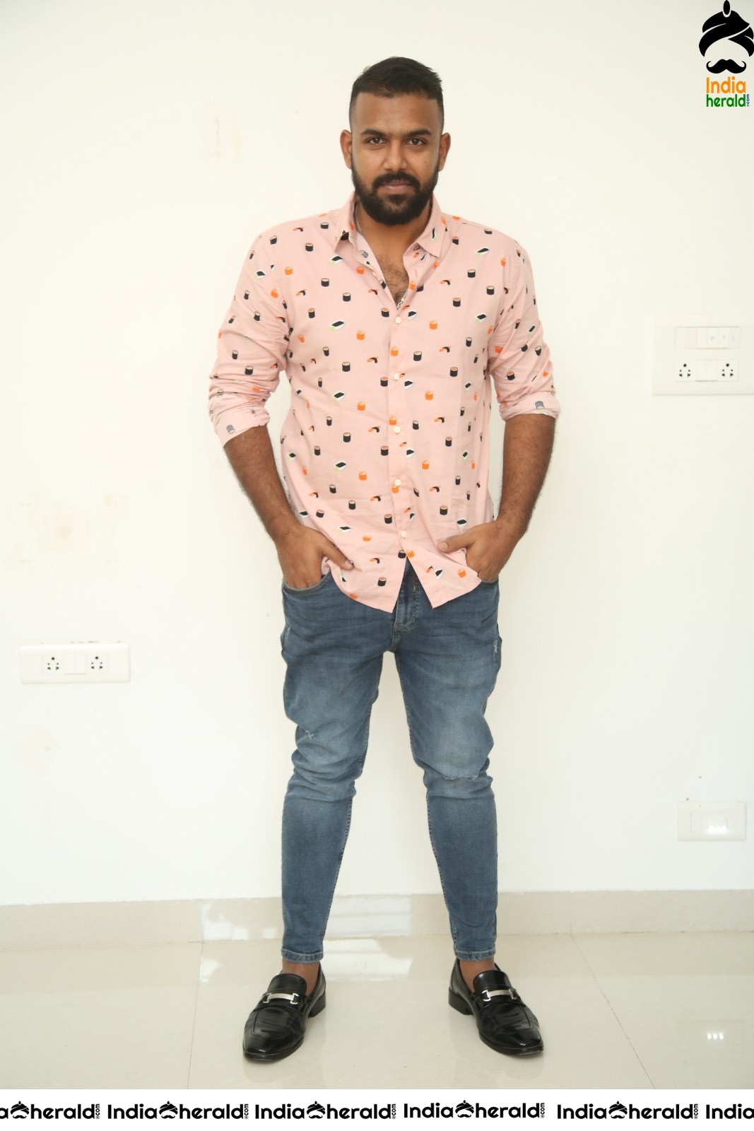 Actor Tharun Bhaskar Press Interview Photos