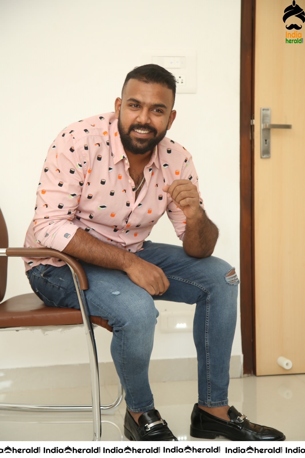 Actor Tharun Bhaskar Press Interview Photos