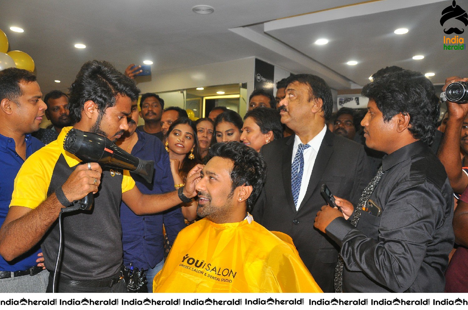 Actor Varun Sandesh inaugurates BeYou Salon at Kazipet Set 2