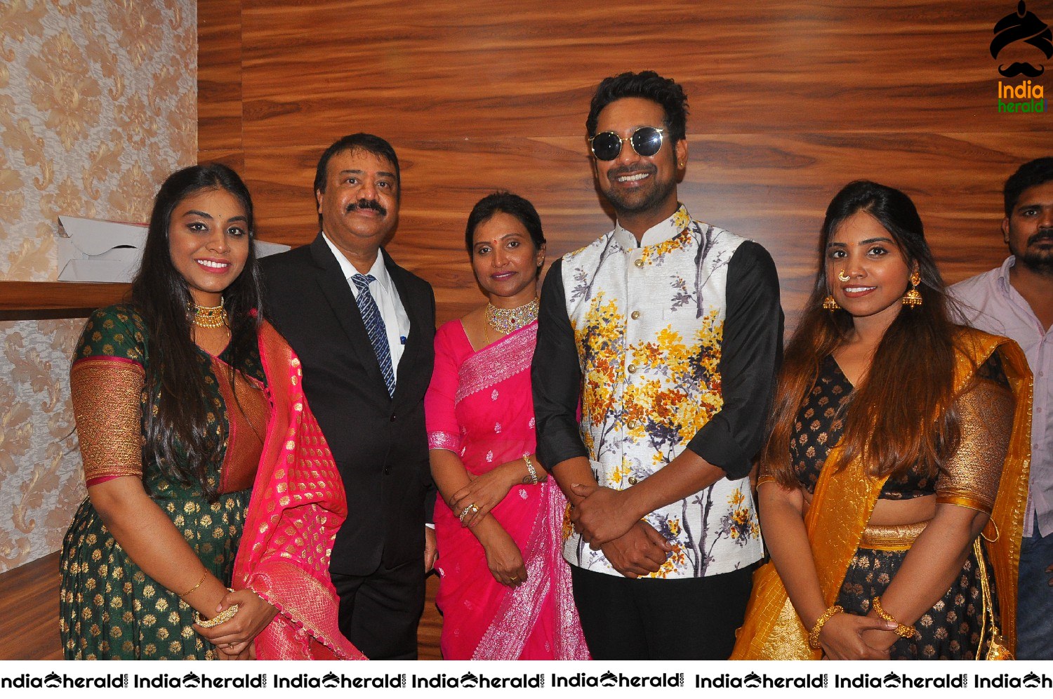 Actor Varun Sandesh inaugurates BeYou Salon at Kazipet Set 3