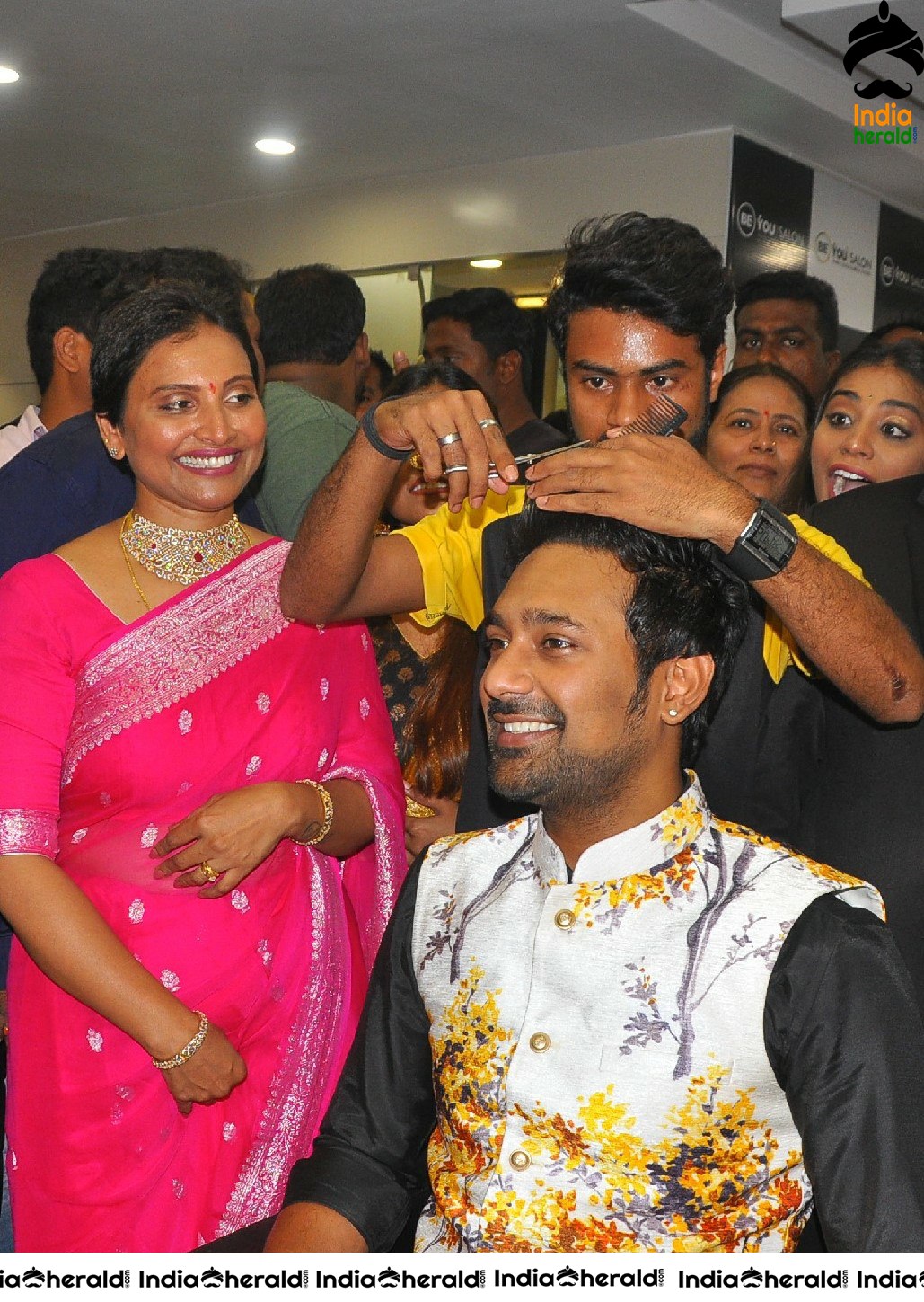 Actor Varun Sandesh inaugurates BeYou Salon at Kazipet Set 4