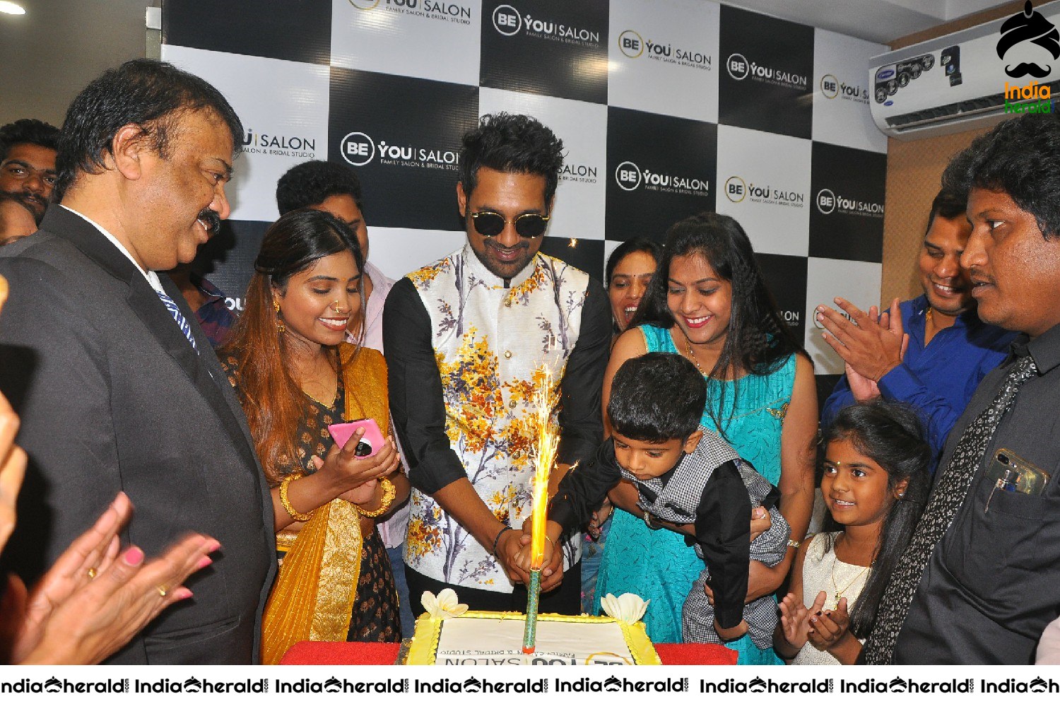 Actor Varun Sandesh inaugurates BeYou Salon at Kazipet Set 4