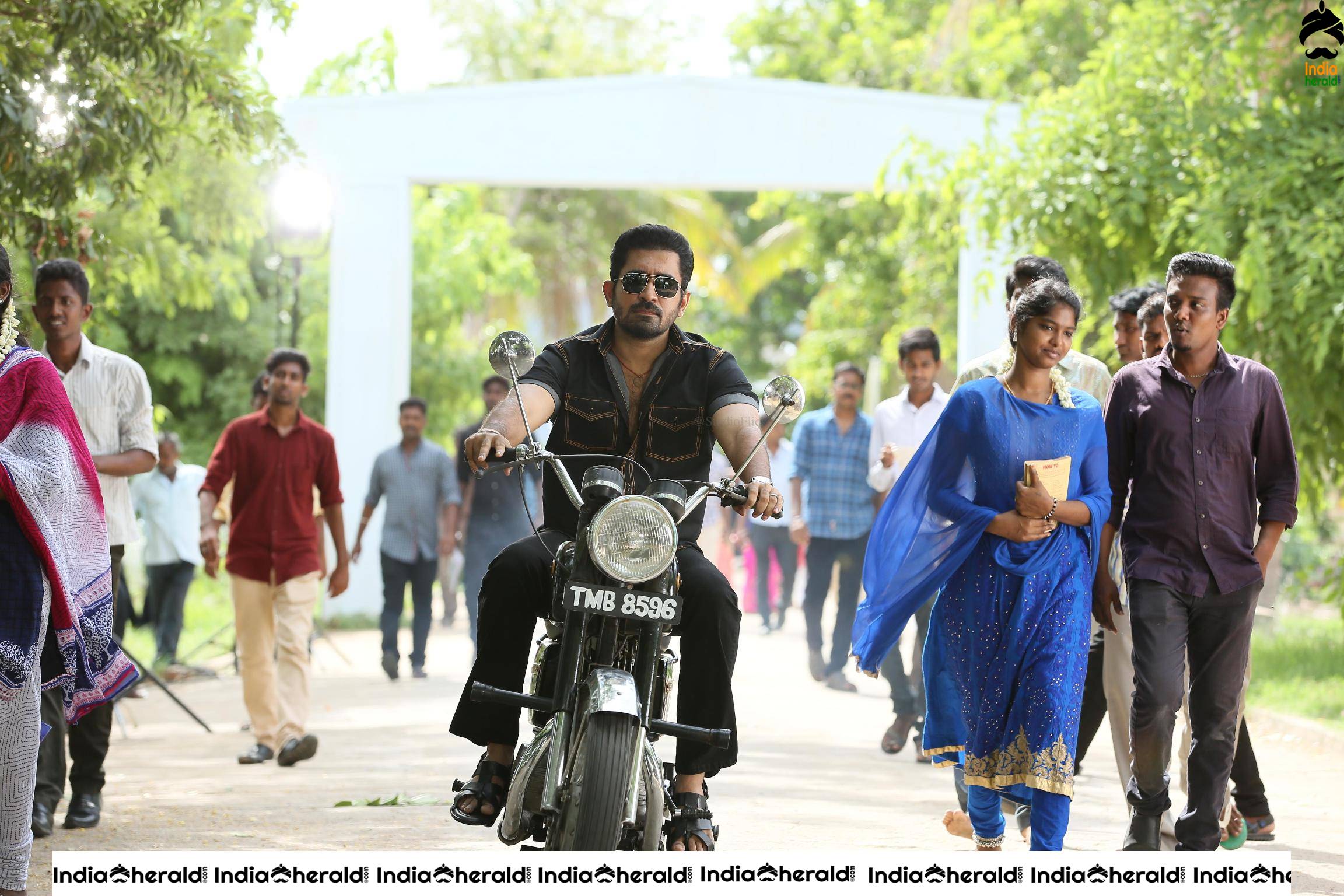 Actor Vijay Antony Photos from Khaali Set 1