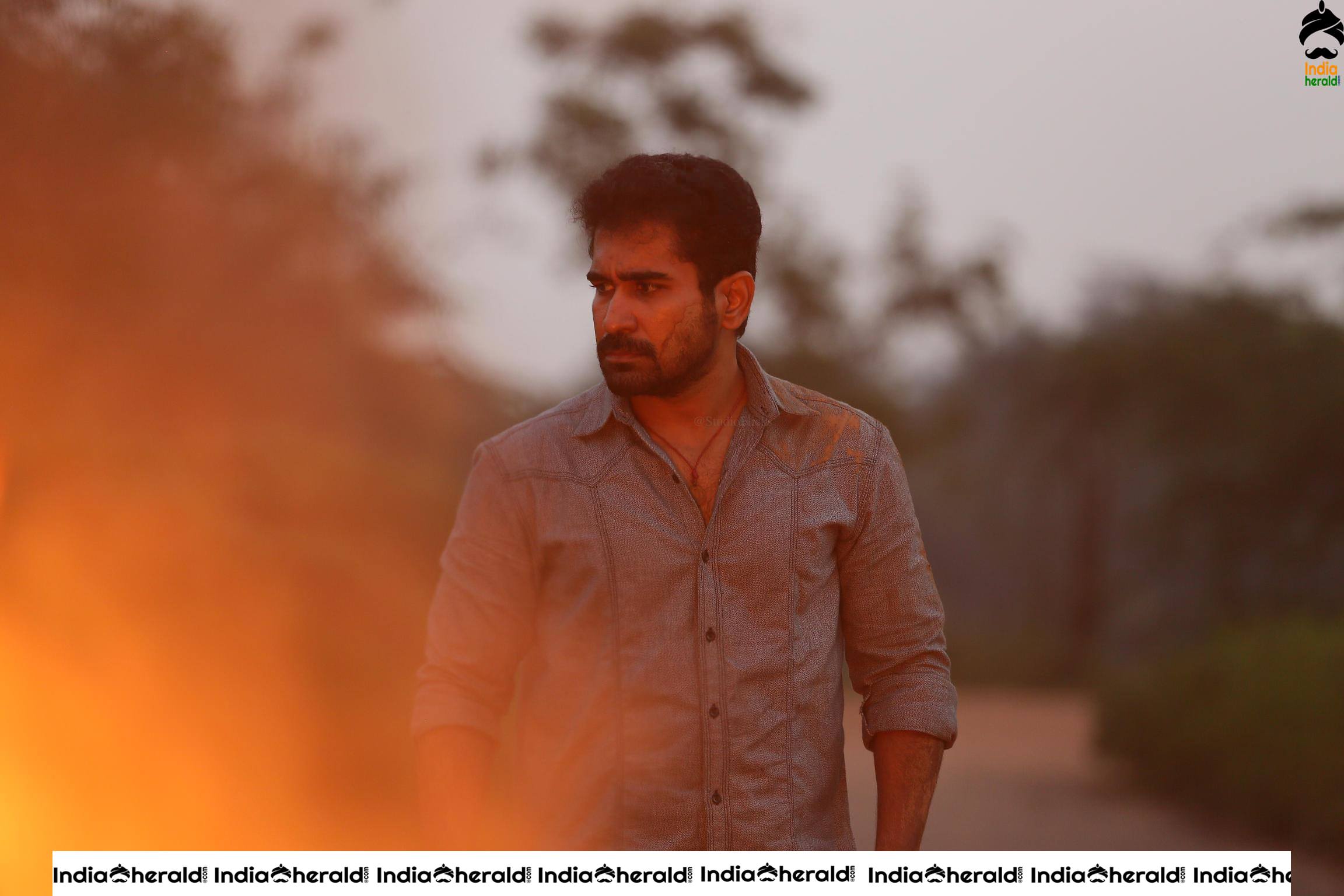 Actor Vijay Antony Photos from Khaali Set 2