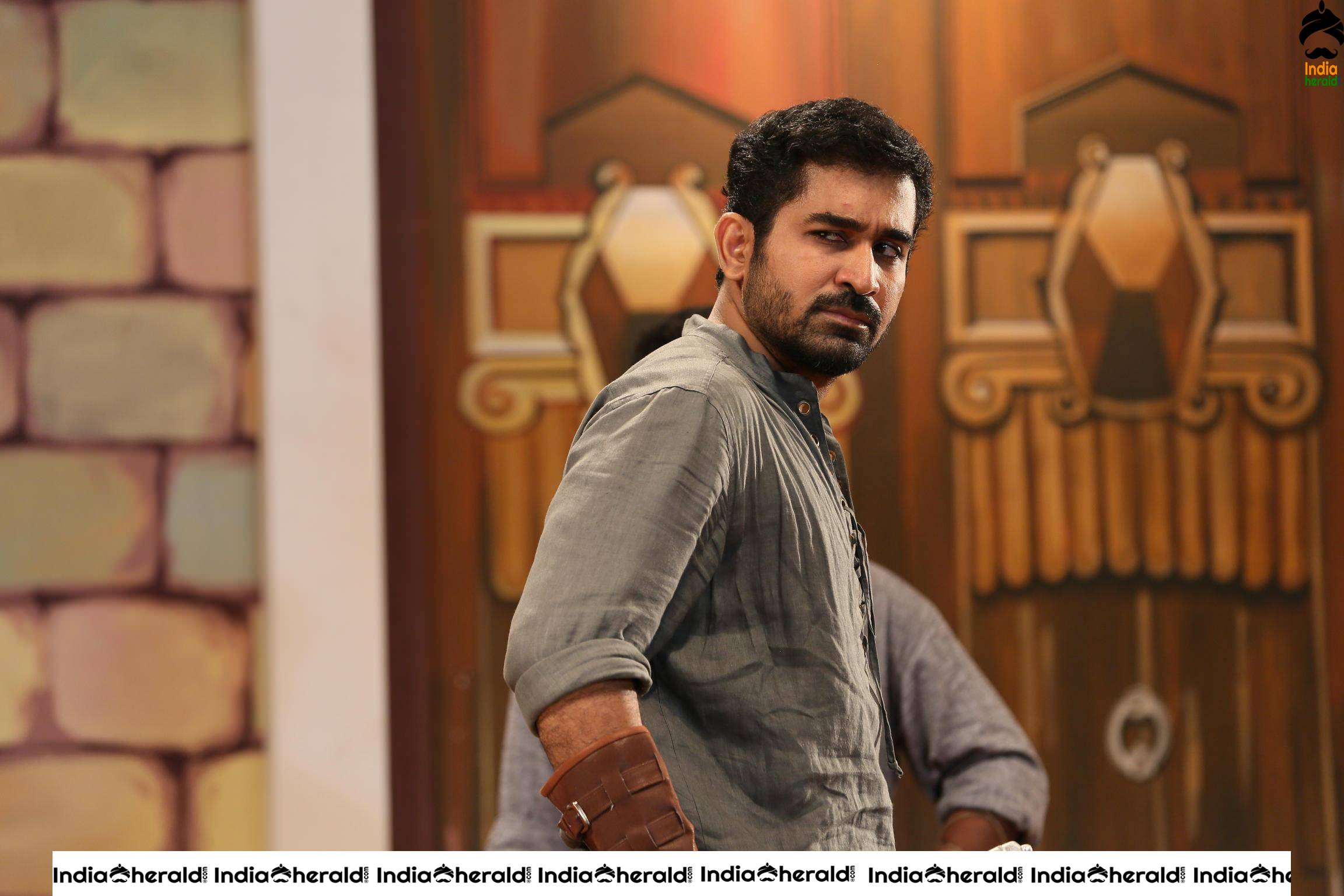Actor Vijay Antony Photos from Khaali Set 2