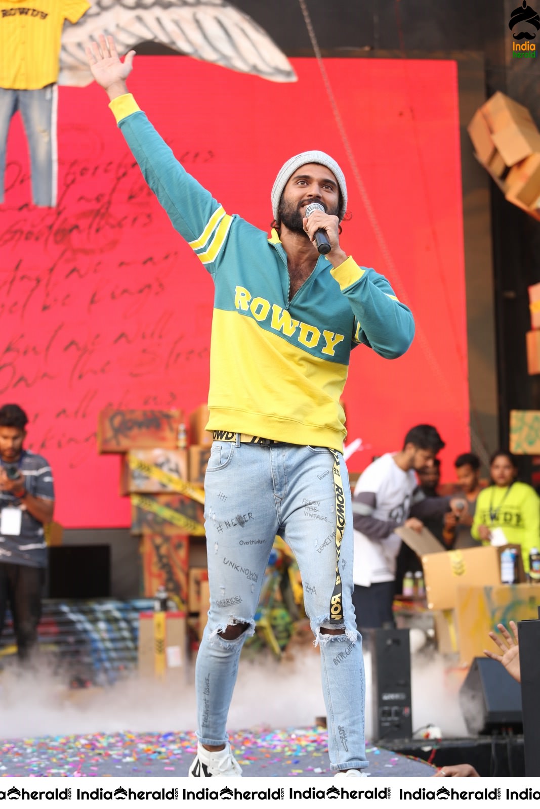 Actor Vijay Deverakonda Entertains the Crowd On the Stage Set 1