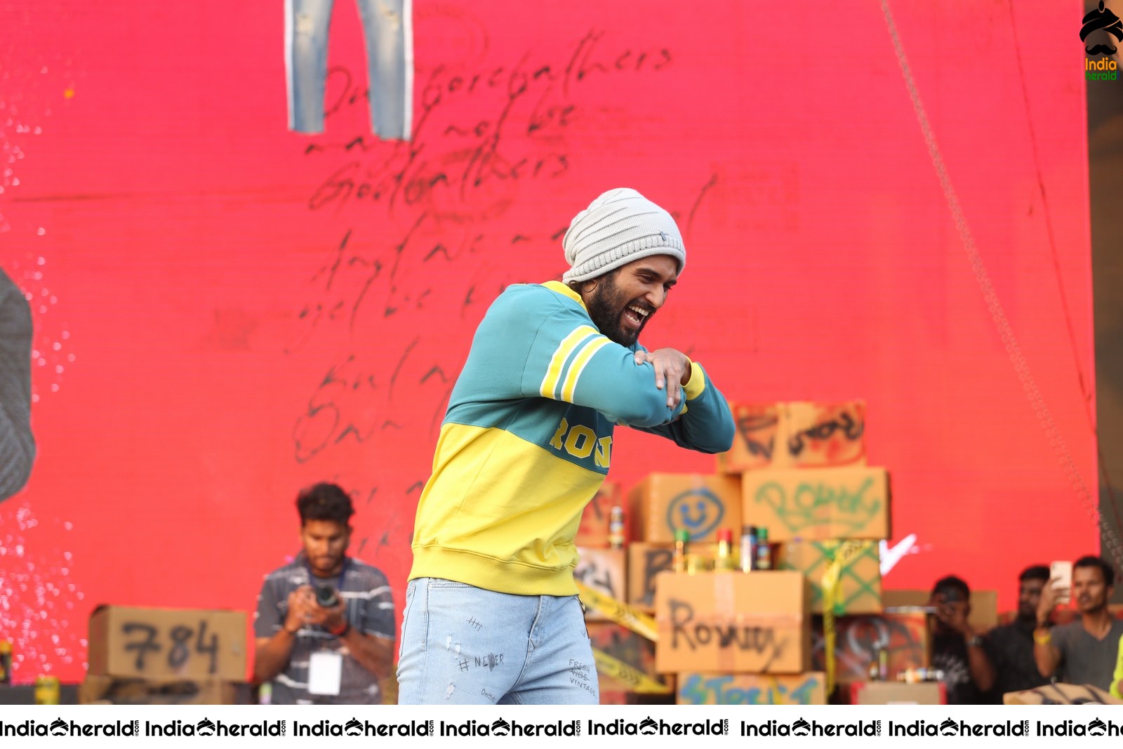 Actor Vijay Deverakonda Entertains the Crowd On the Stage Set 1