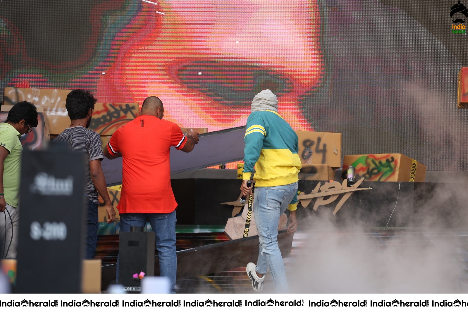 Actor Vijay Deverakonda Entertains the Crowd On the Stage Set 1