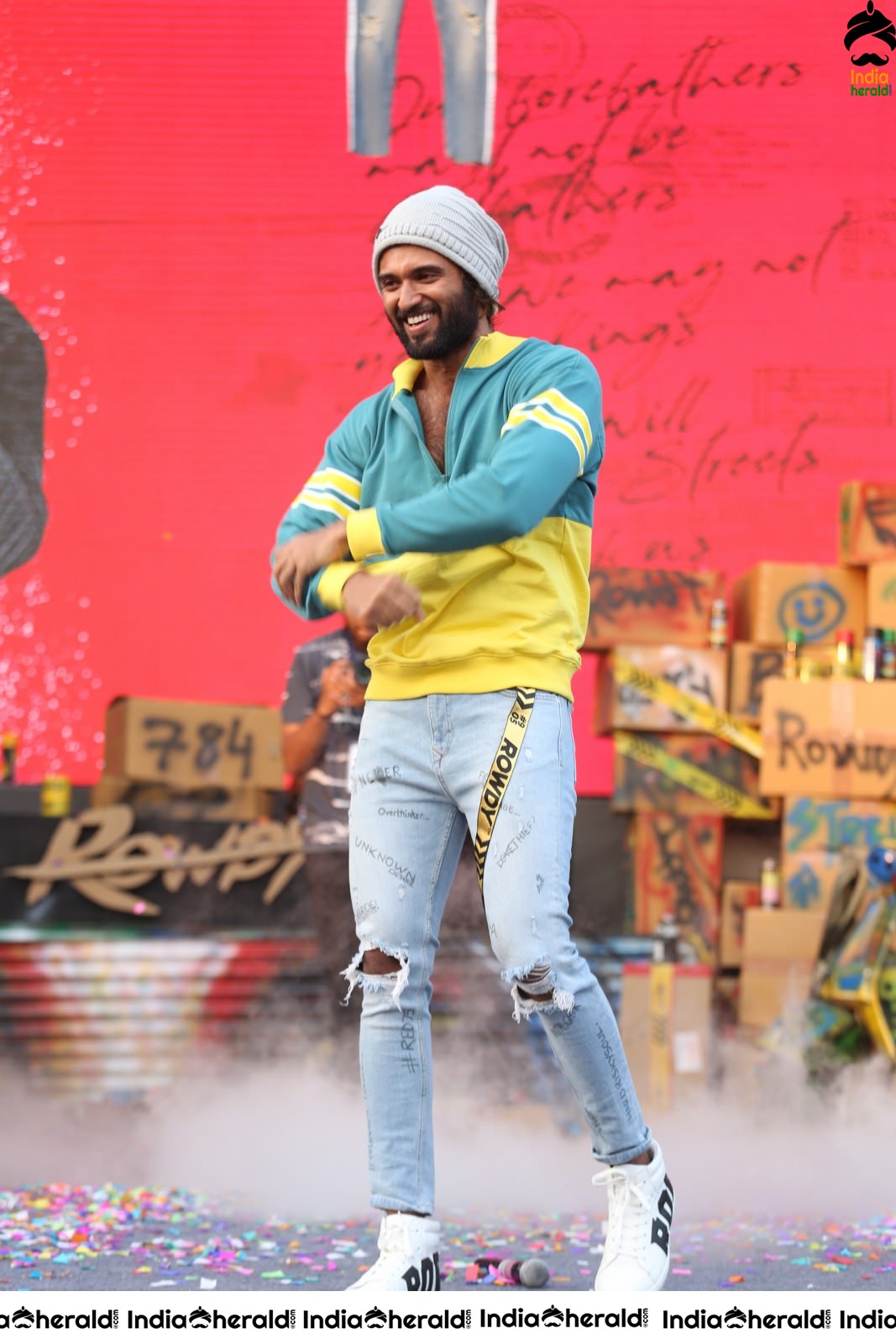 Actor Vijay Deverakonda Entertains the Crowd On the Stage Set 1