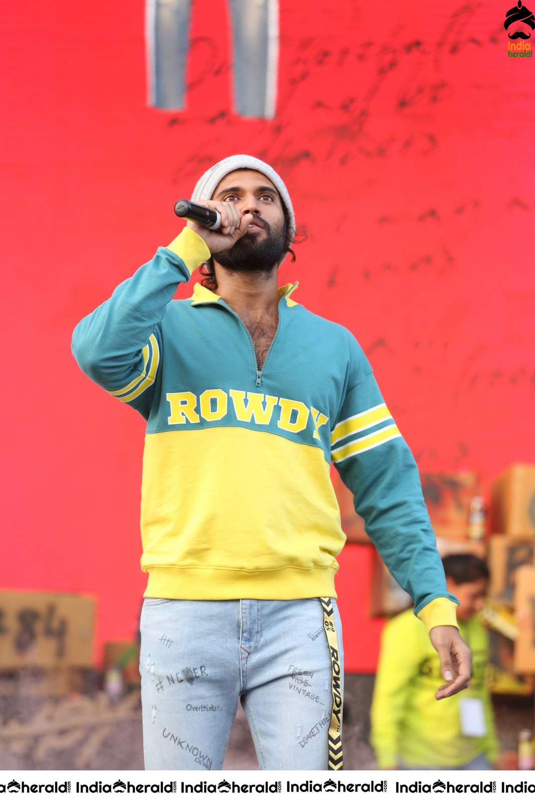 Actor Vijay Deverakonda Entertains the Crowd On the Stage Set 1