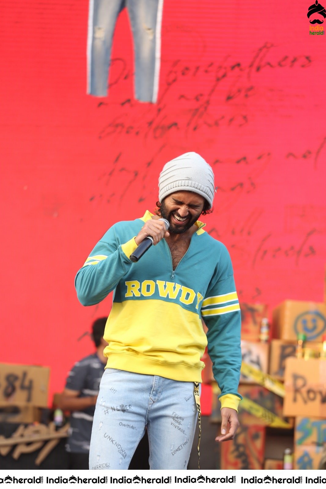 Actor Vijay Deverakonda Entertains the Crowd On the Stage Set 1