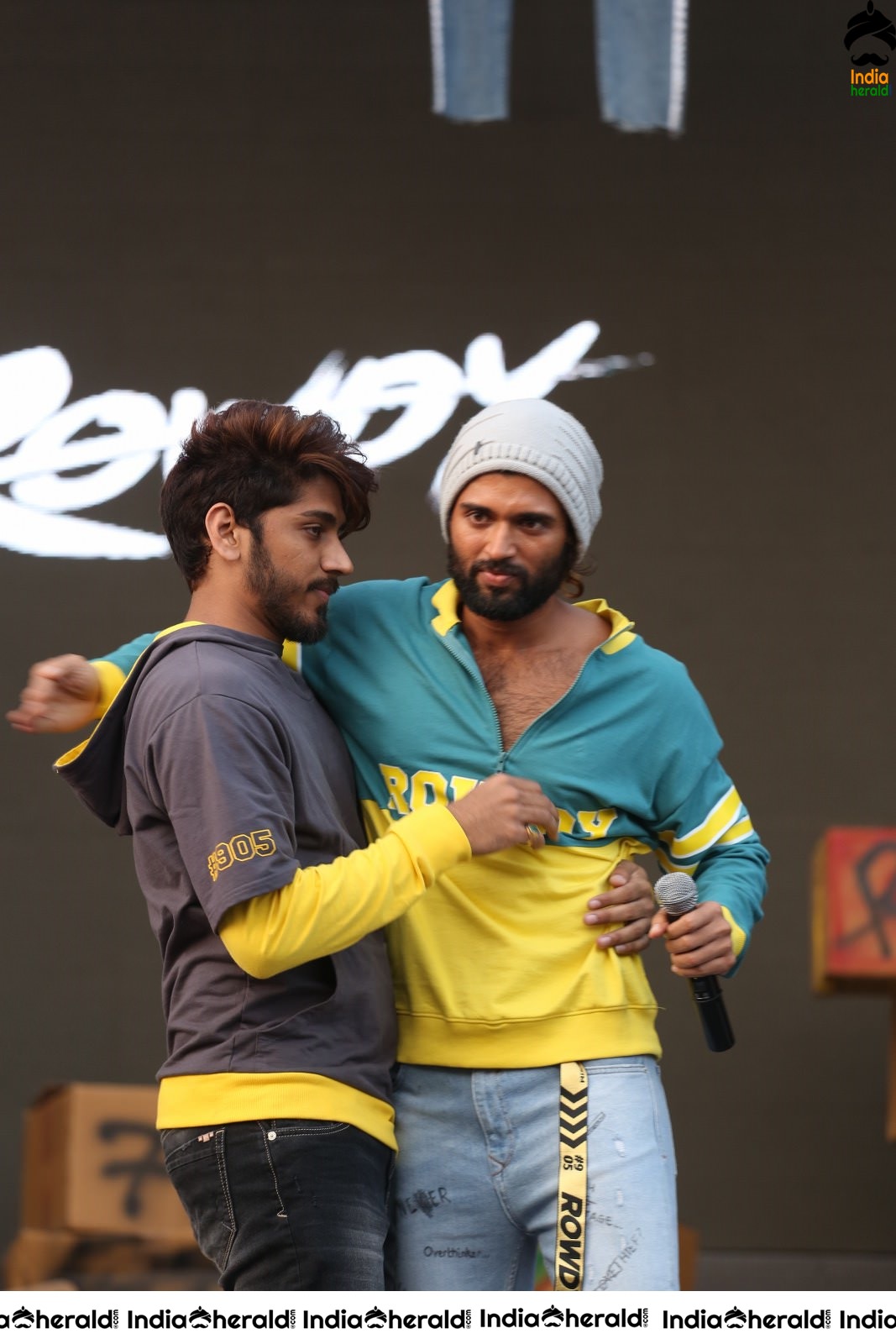 Actor Vijay Deverakonda Entertains the Crowd On the Stage Set 1